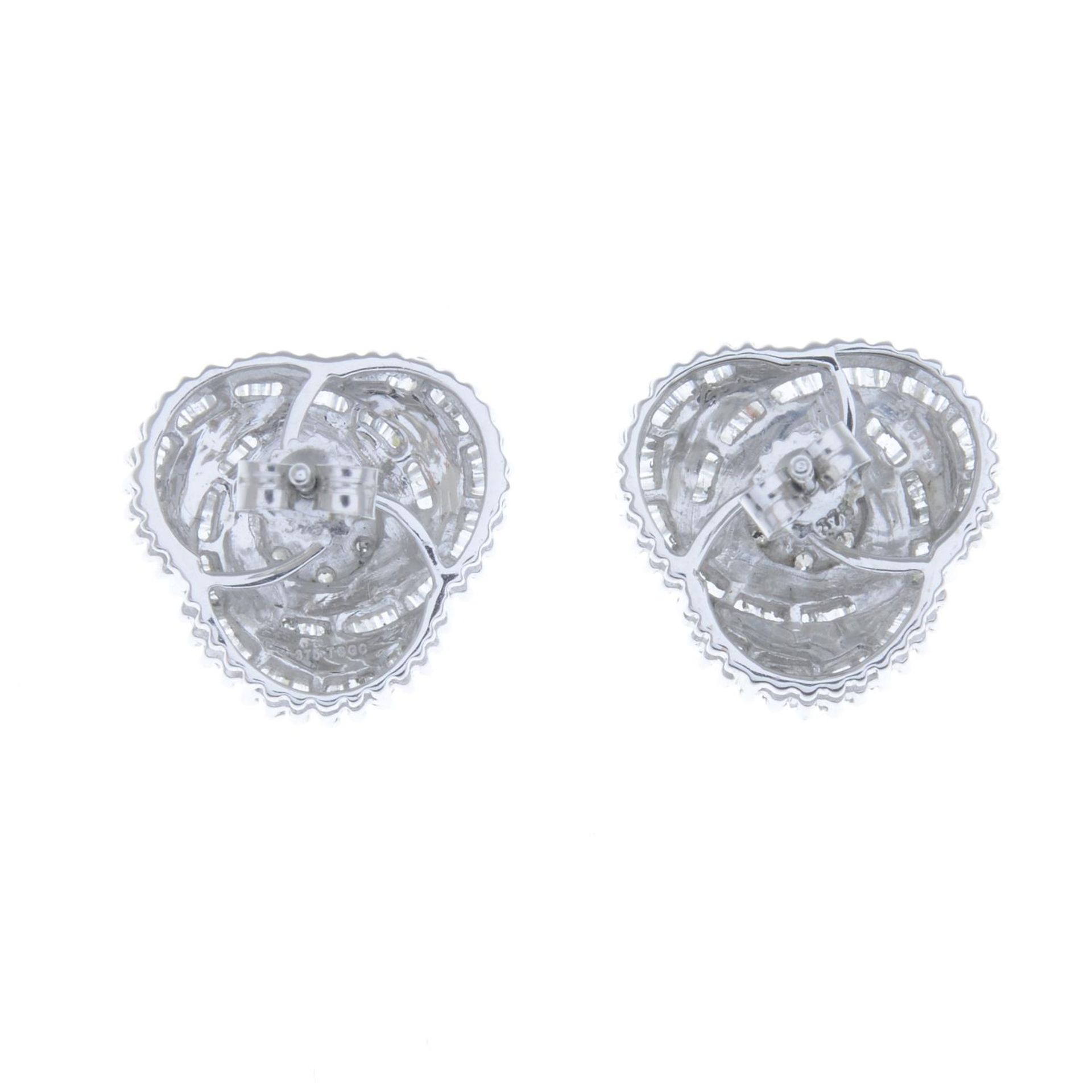 A pair of 9ct gold diamond earrings.Estimated total diamond weight 1ct. - Bild 2 aus 3
