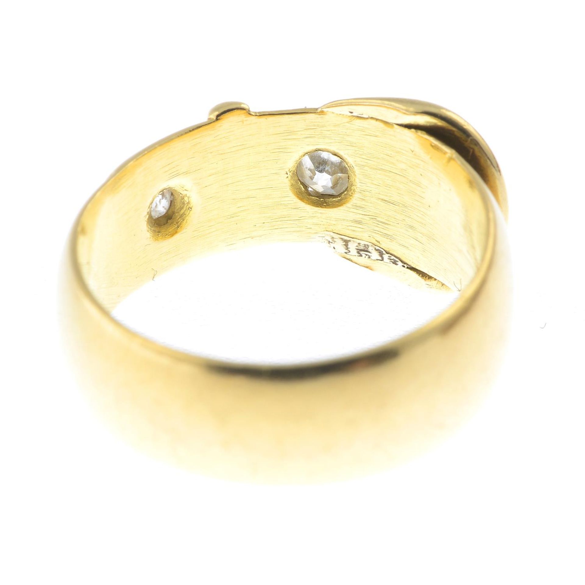 An early 20th century 18ct gold old-cut diamond buckle ring.Hallmarks for Chester, - Bild 2 aus 2