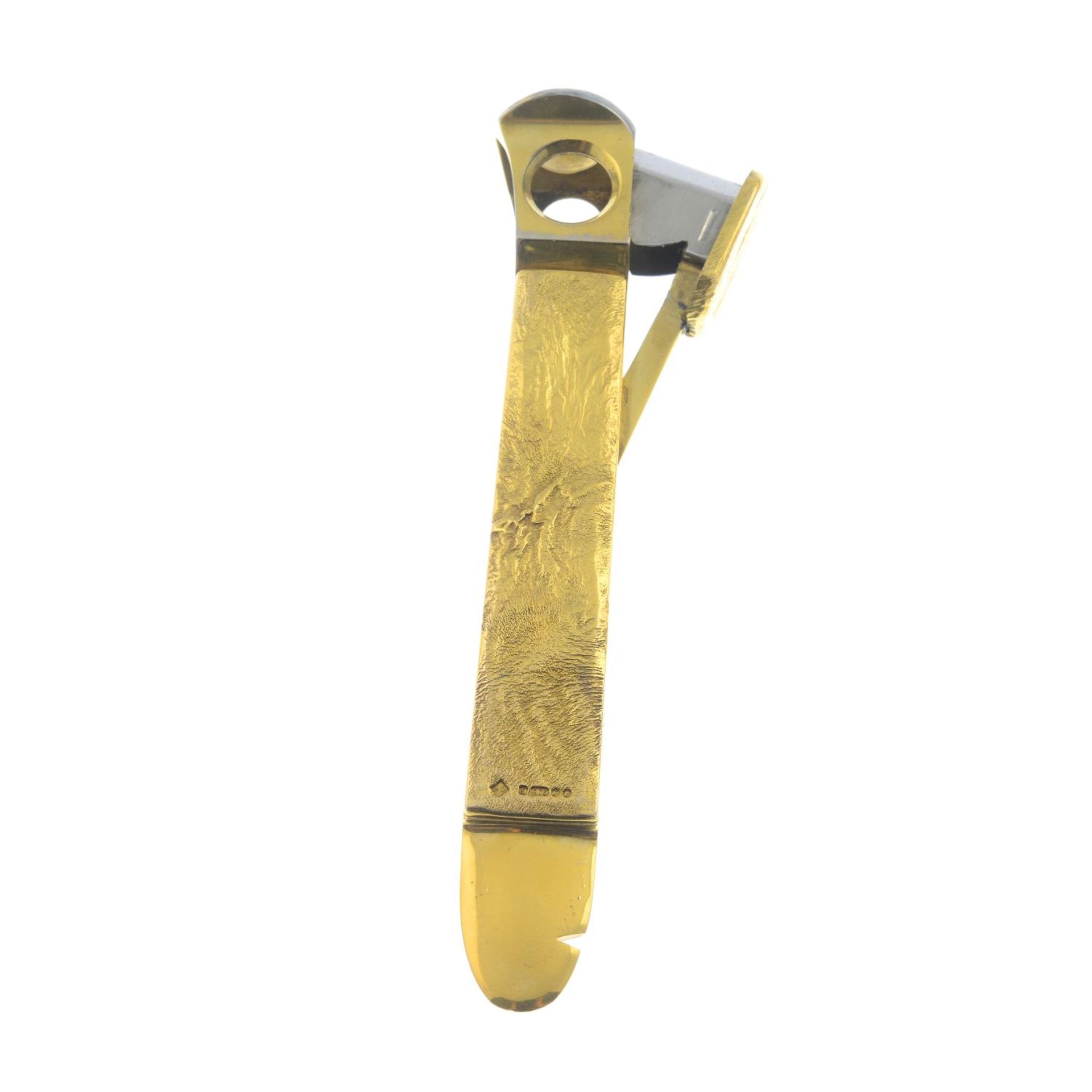 A 9ct gold cigar cutter.Case with hallmarks for 9ct gold. - Bild 2 aus 2