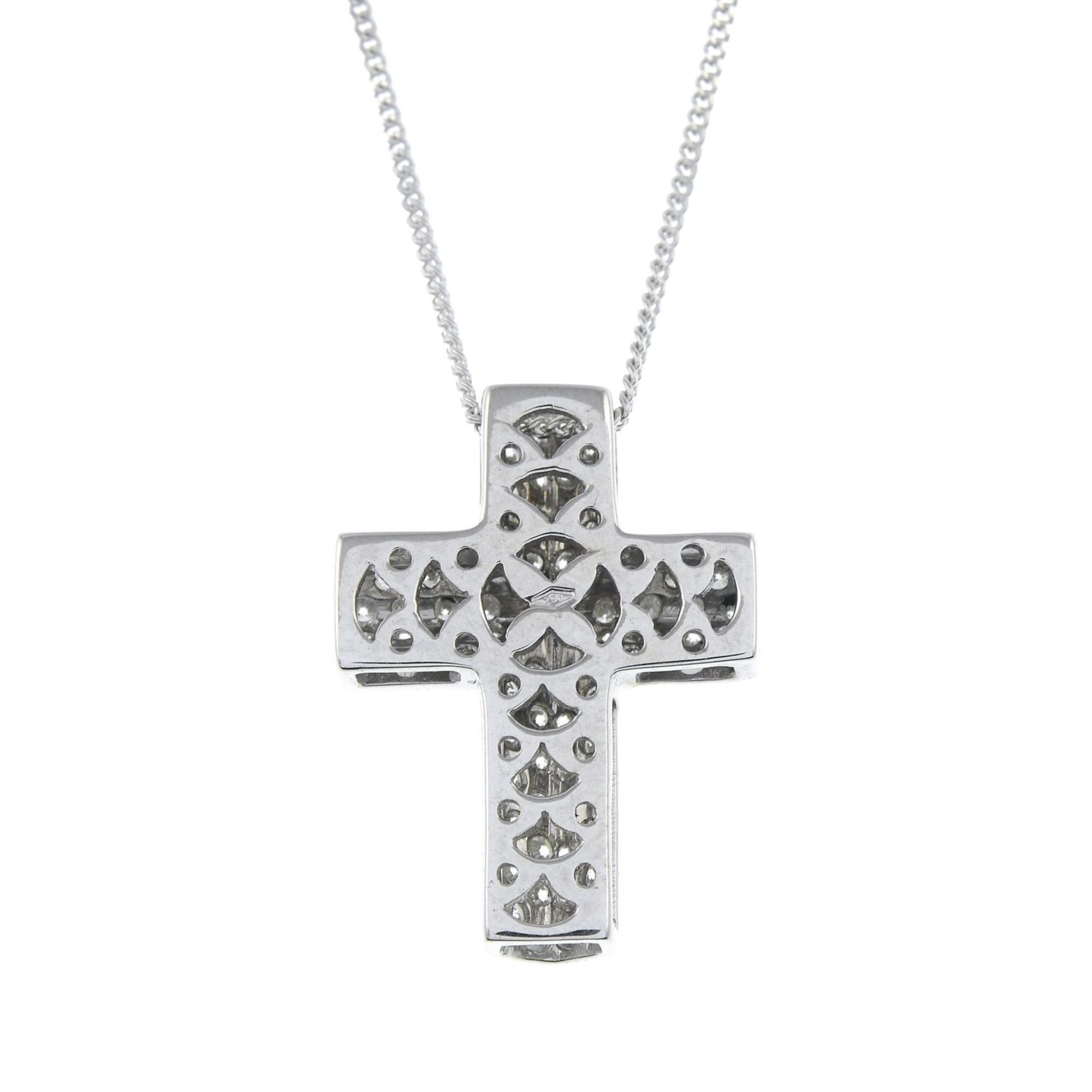 A brilliant-cut diamond cross pendant, with 9ct gold chain. - Bild 2 aus 2