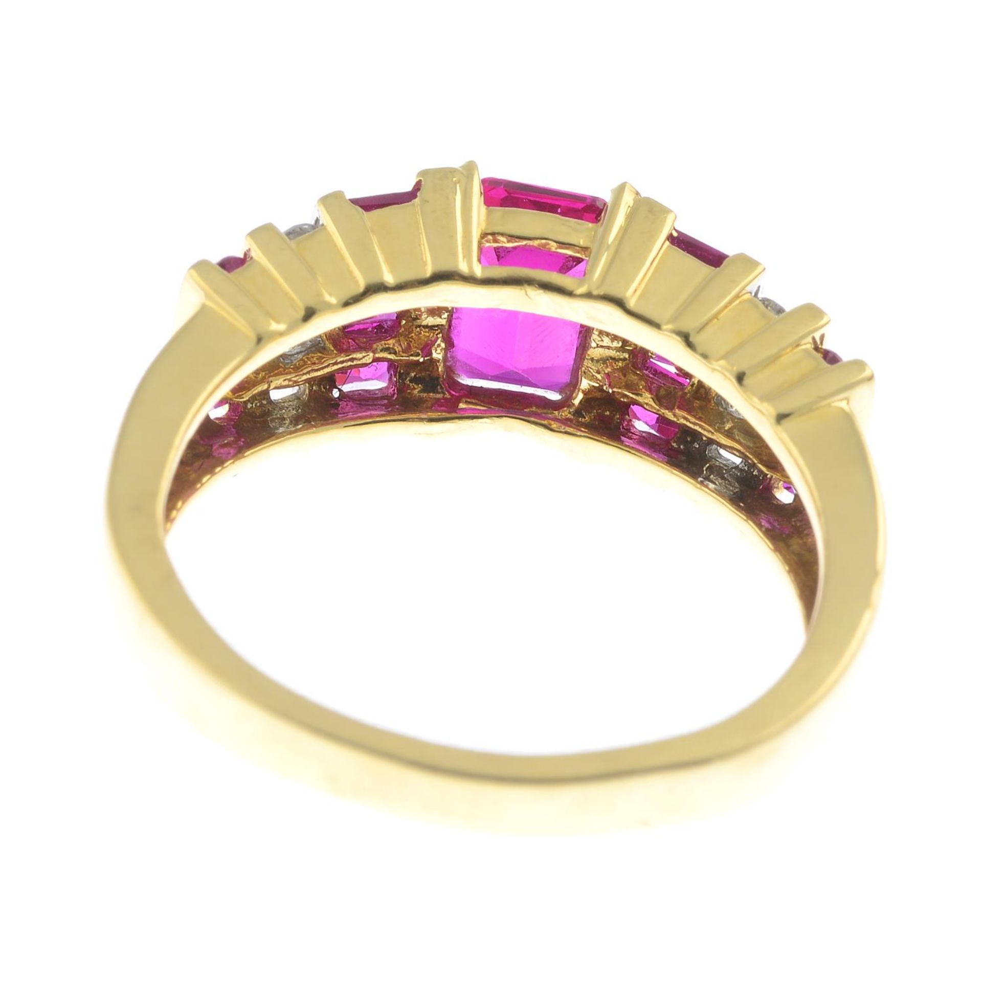 An 18ct gold synthetic ruby and brilliant-cut diamond dress ring.Estimated total diamond weight - Bild 2 aus 2