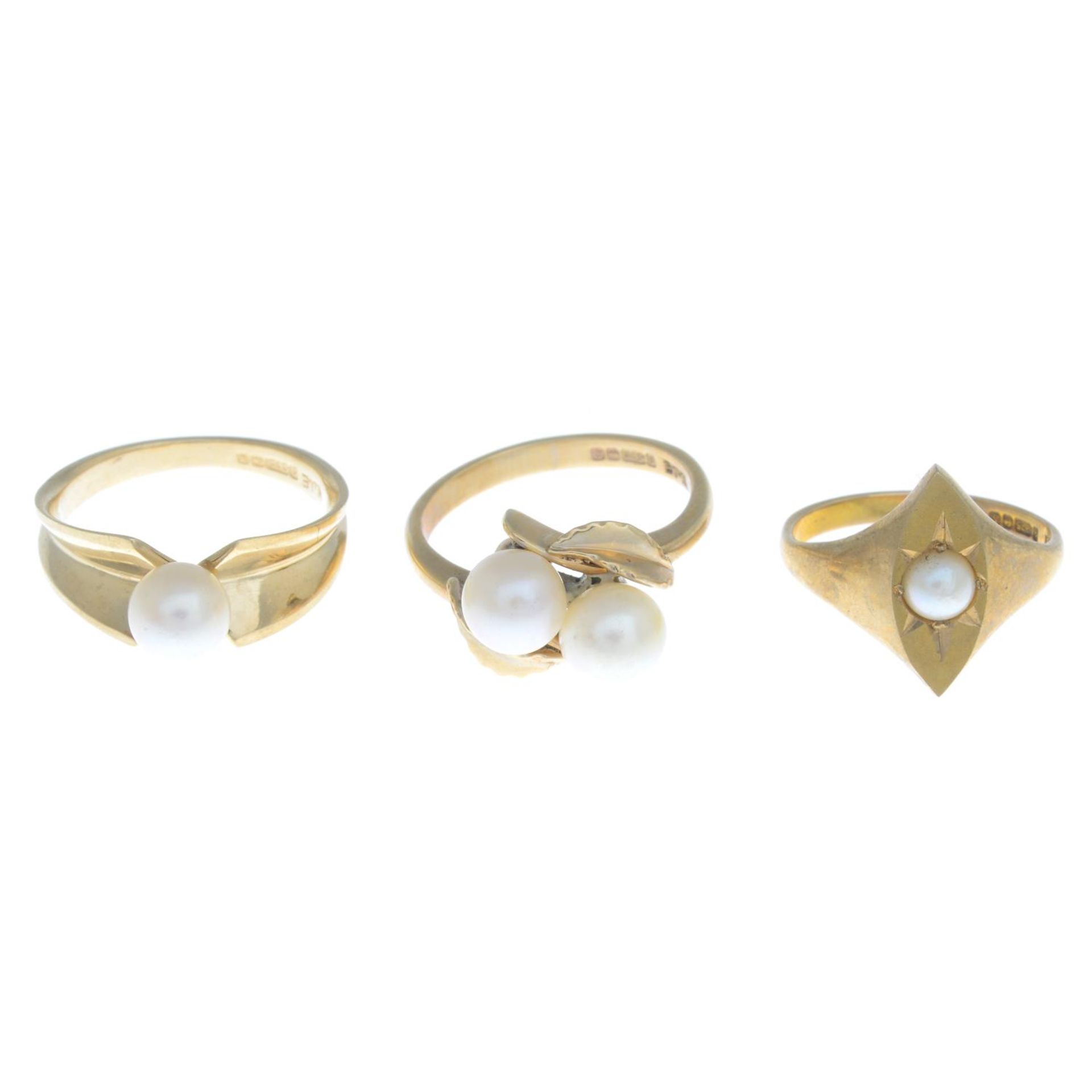 Three 9ct gold cultured pearl rings.Hallmarks for 9ct gold.