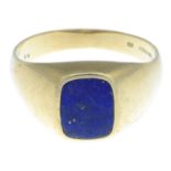 A 9ct gold lapis lazuli signet ring.Hallmarks for London, 2011.