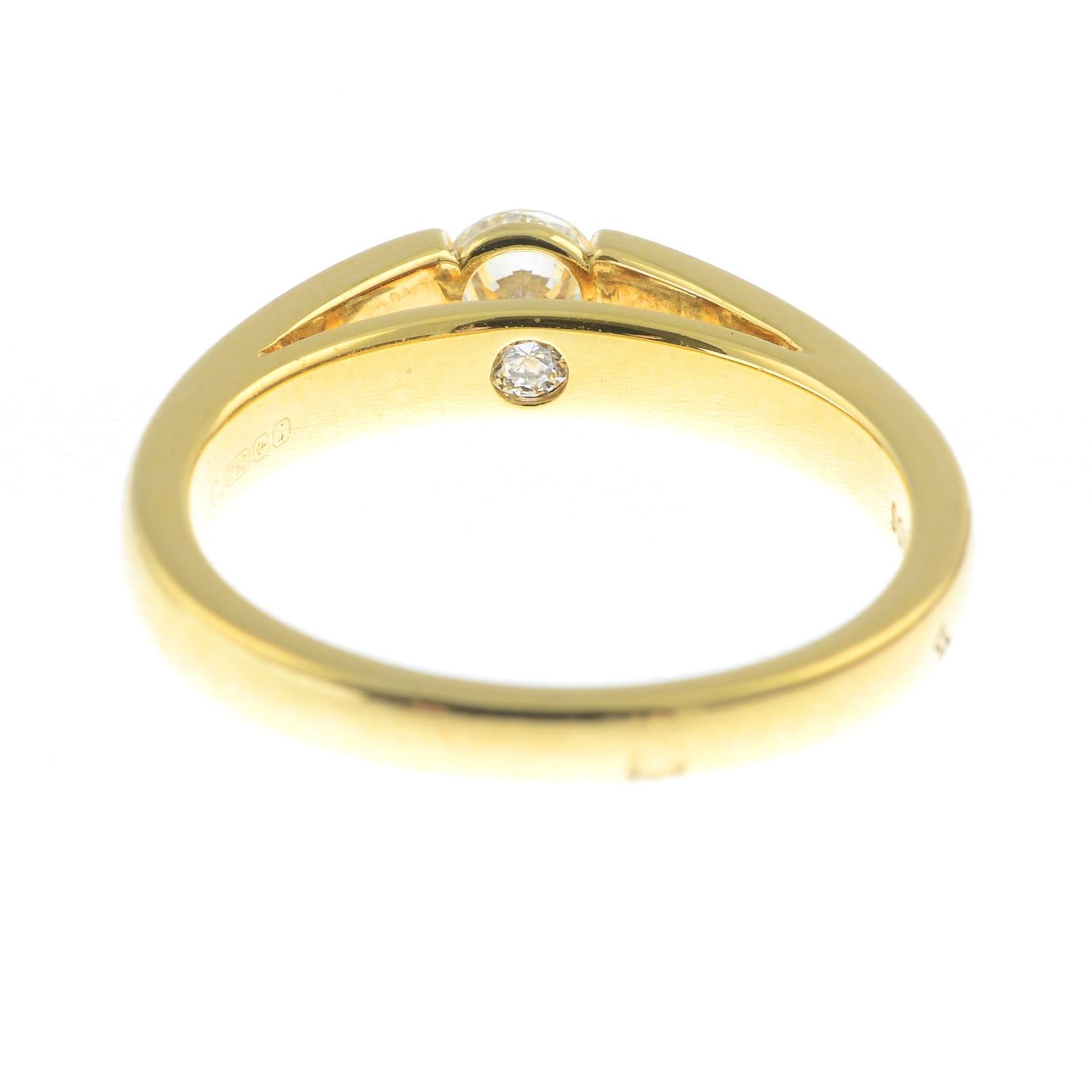 An 18ct gold diamond single-stone ring.Estimated diamond weight 0.25ct, G-H colour, SI clarity. - Bild 2 aus 2