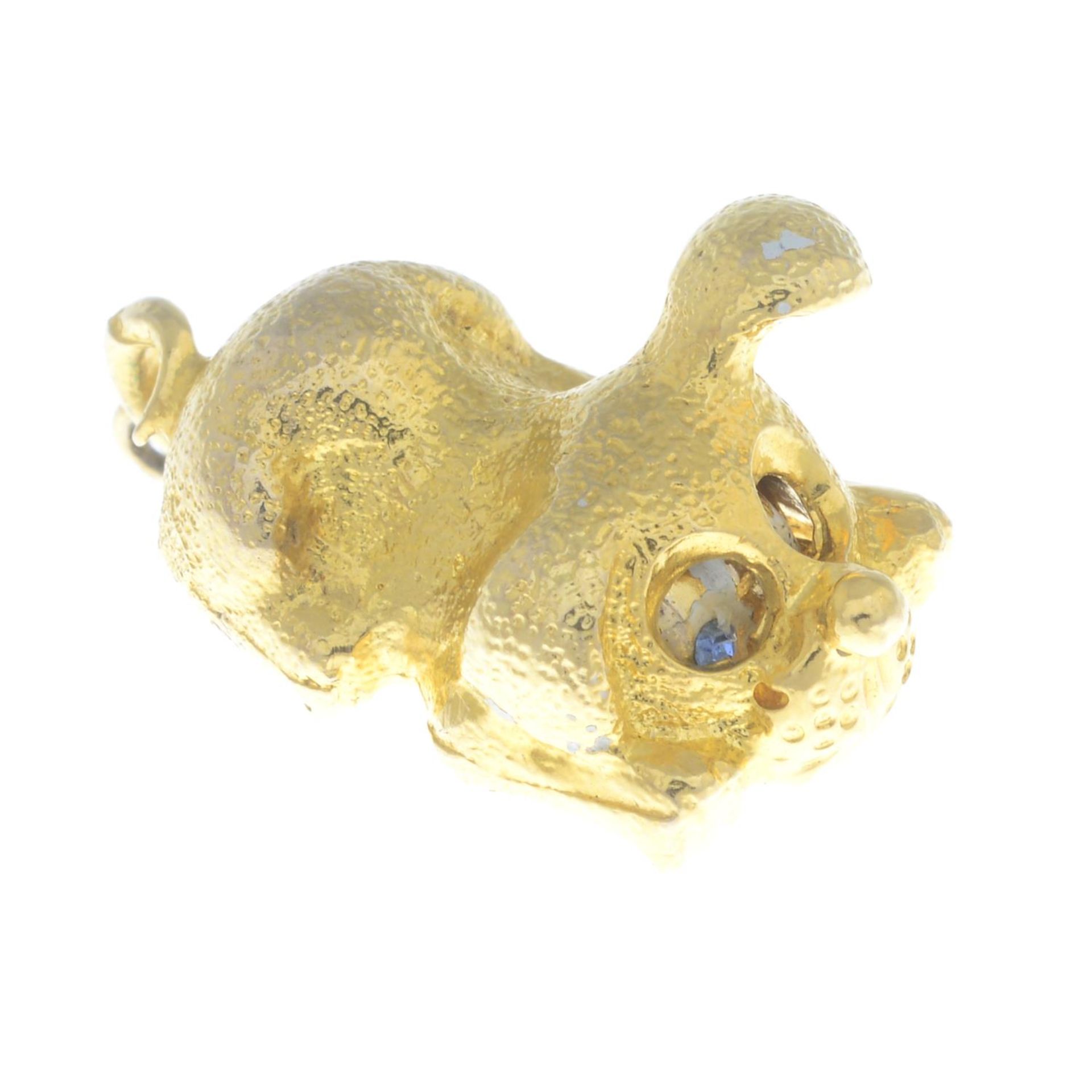 A 1960s 9ct gold dog charm with rotating eyes.Hallmarks for Birmingham, 1968. - Bild 3 aus 4