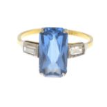 A synthetic blue spinel and paste three-stone ring.Stamped 18CT.