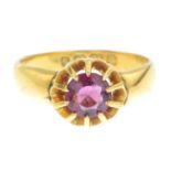 An Edwardian 18ct gold garnet single-stone ring.Hallmarks for Birmingham, 1901.Ring size P1/2.