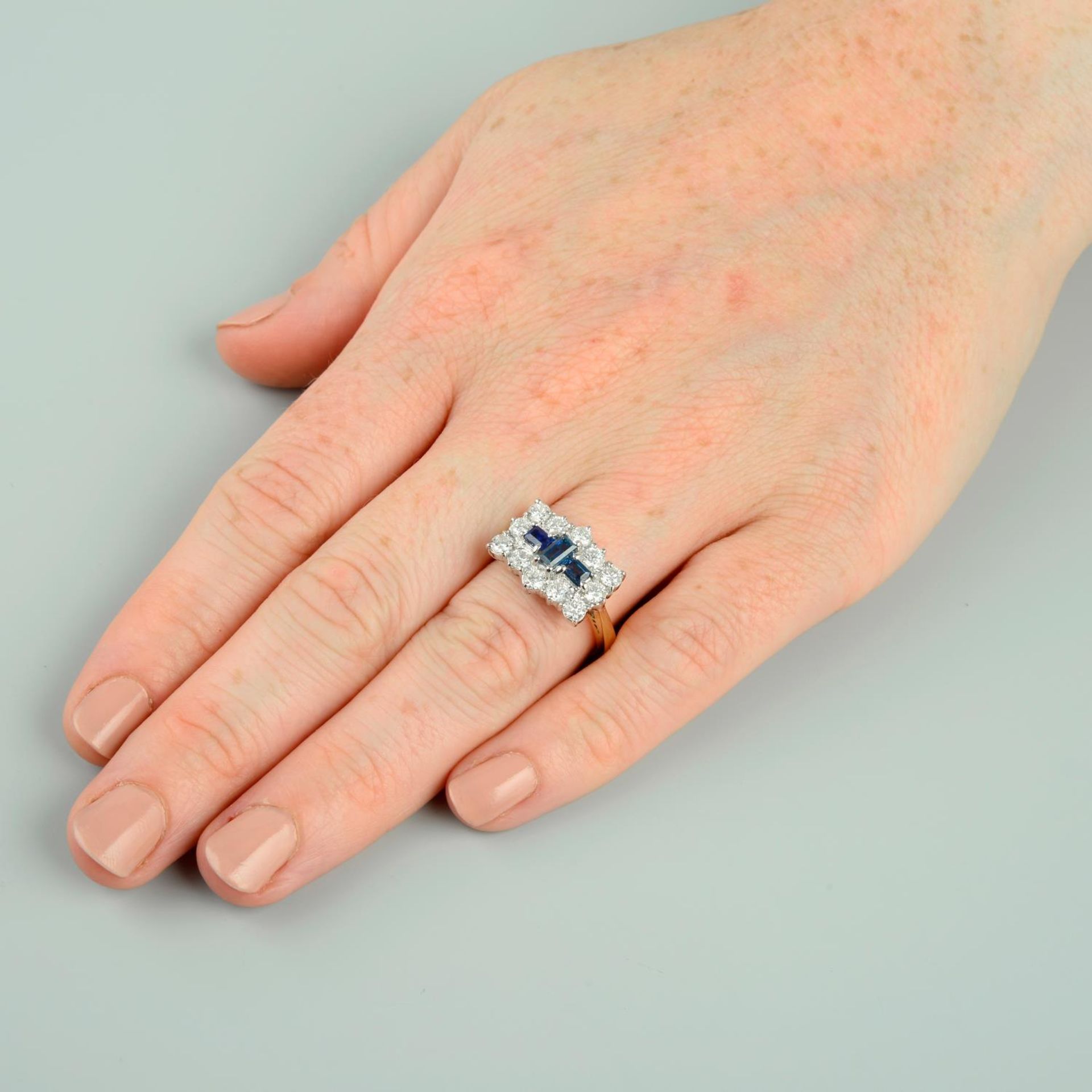An 18ct gold sapphire and diamond dress ring.Total diamond weight 1.10cts, - Bild 3 aus 5