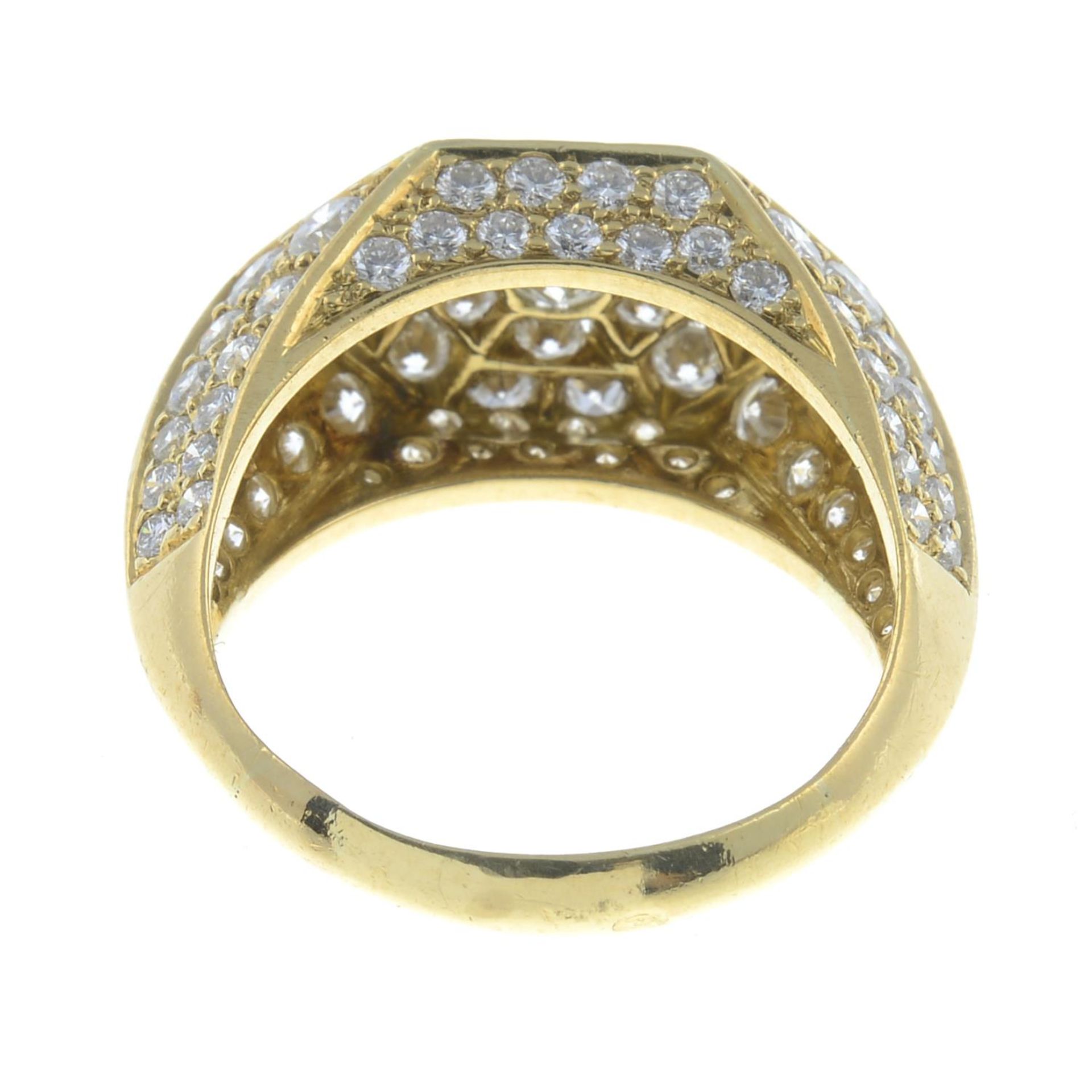 A pave-set diamond geometric dress ring. - Bild 5 aus 5