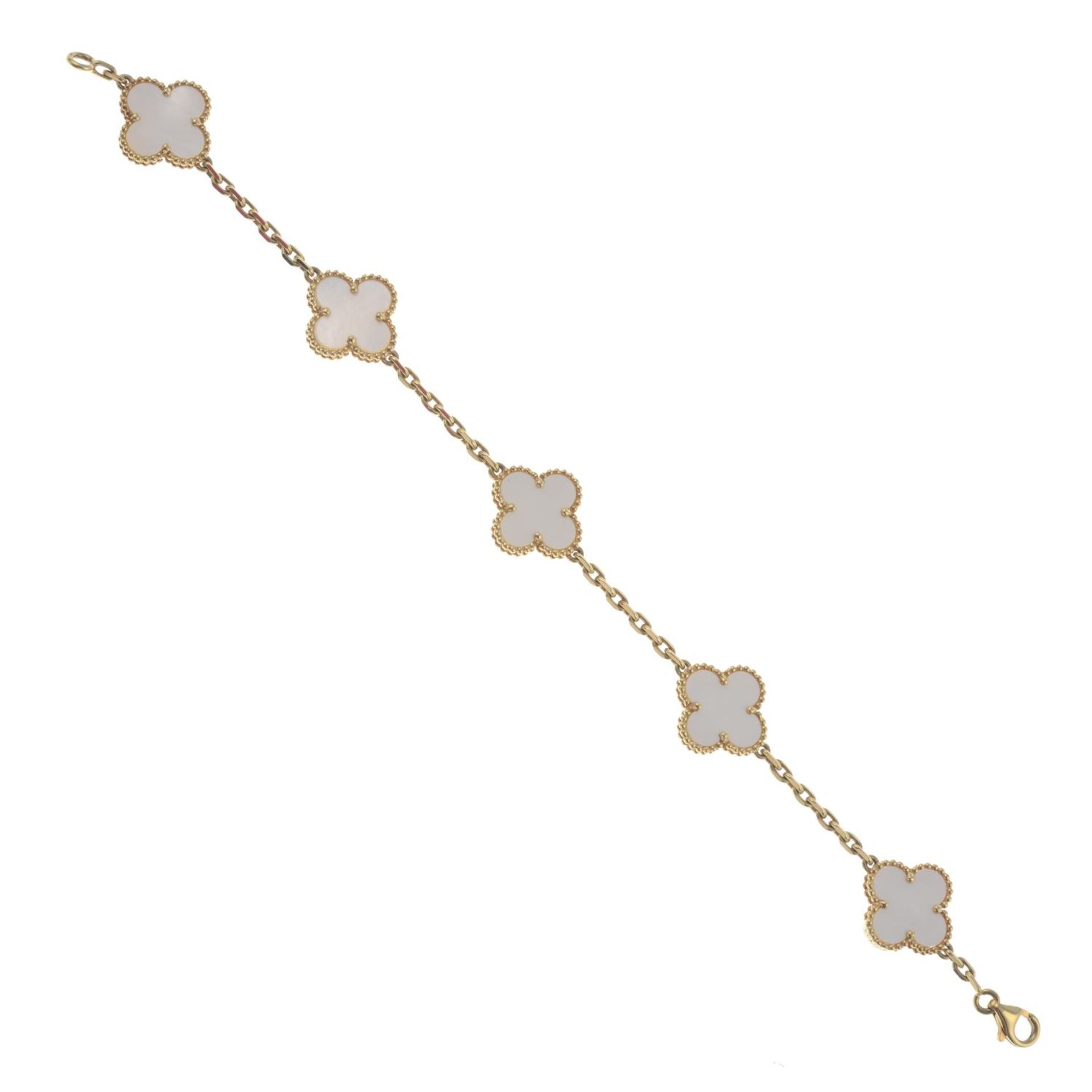 A mother-of-pearl 'Vintage Alhambra' bracelet, by Van Cleef & Arpels. - Bild 4 aus 4