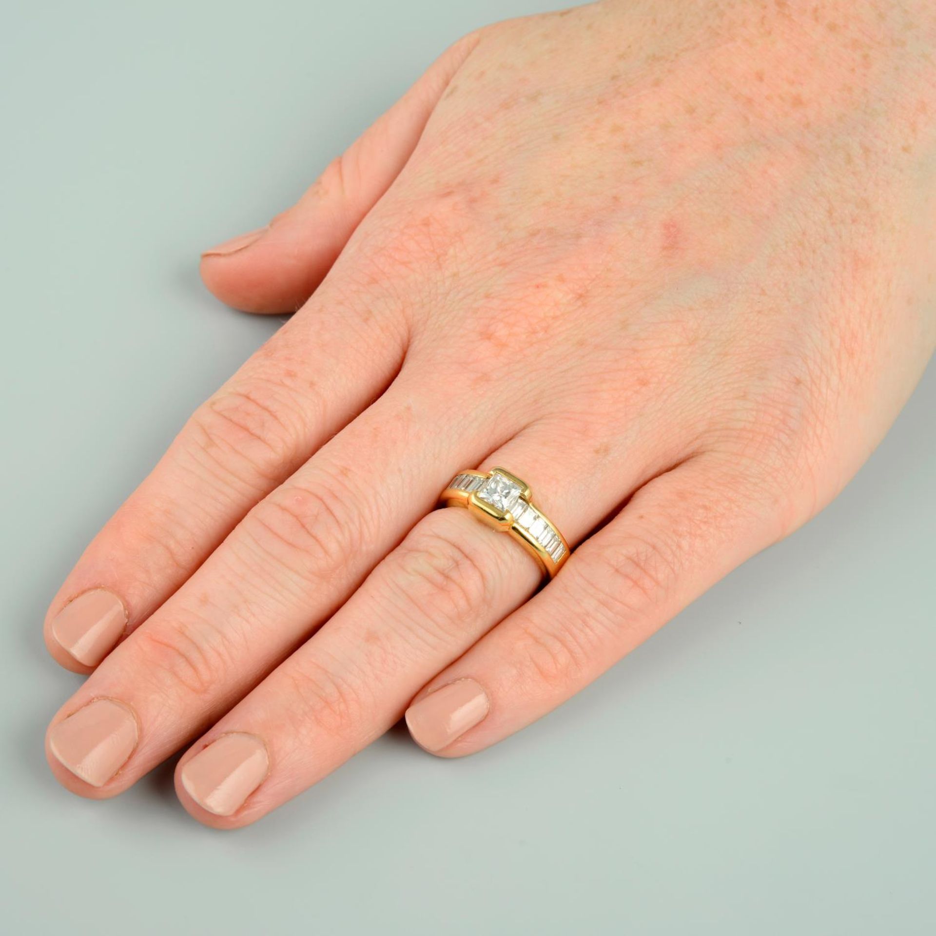A square-shape and baguette-cut diamond dress ring, - Bild 3 aus 5