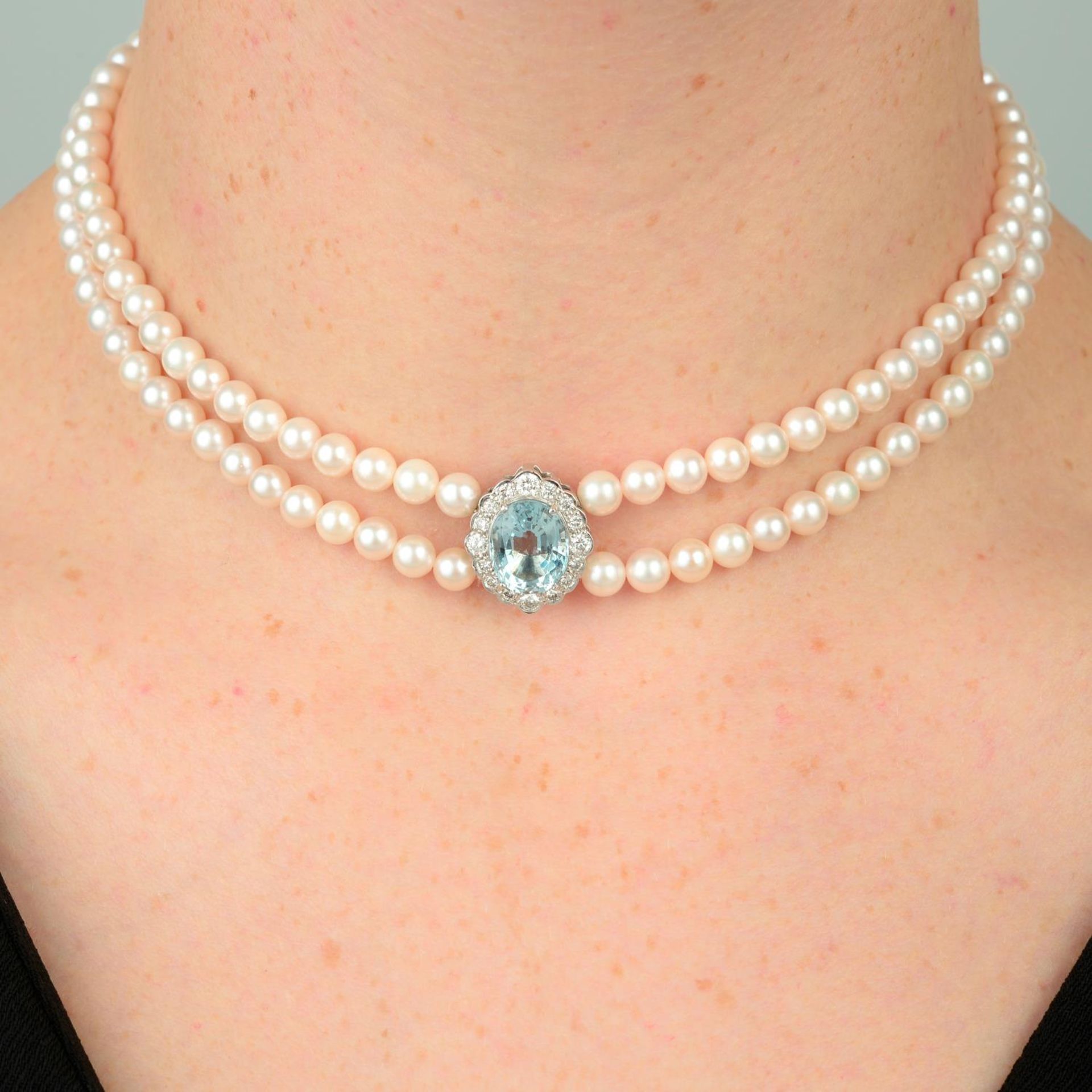An 18ct gold aquamarine and brilliant-cut diamond highlight cultured pearl choker.Aquamarine