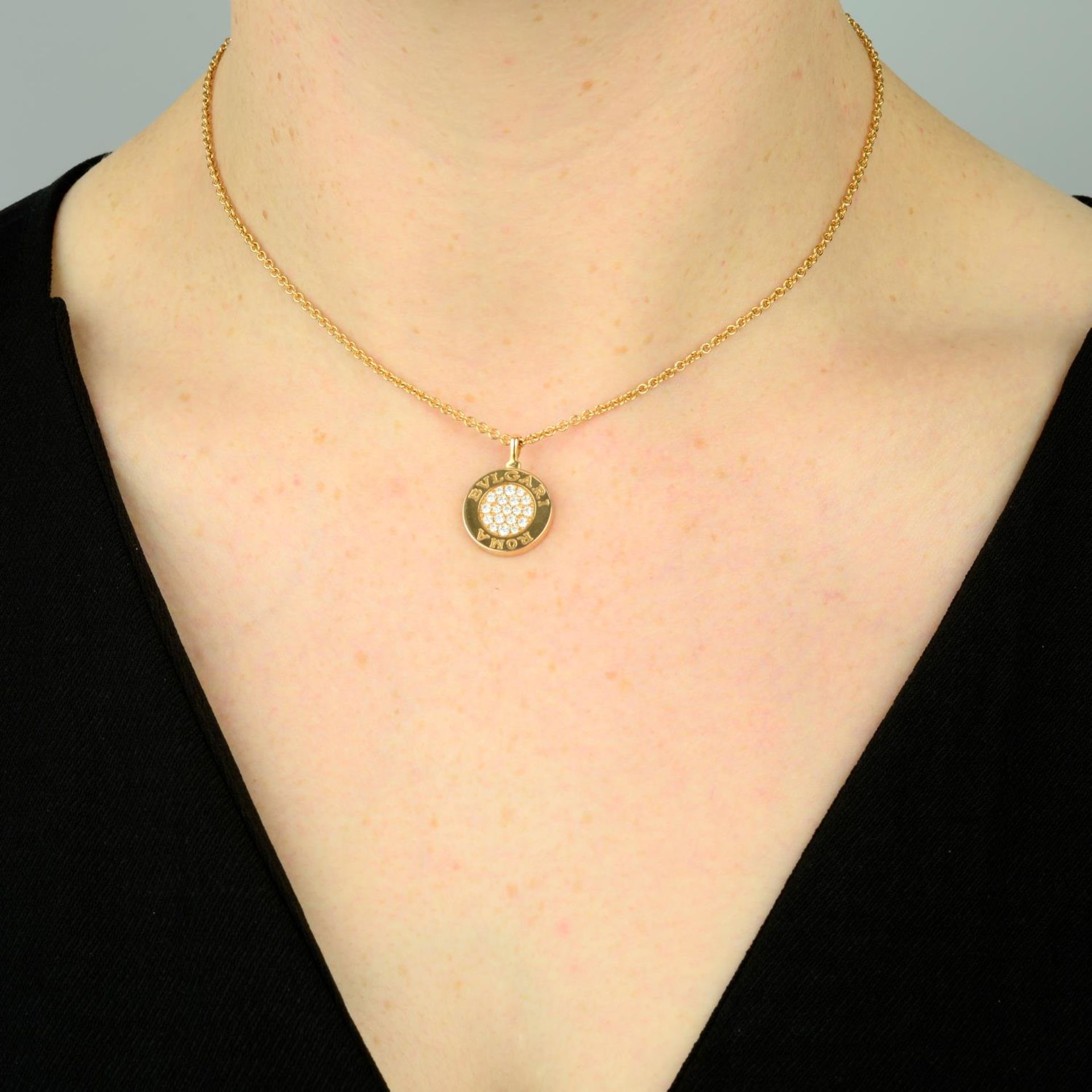 An 18ct gold diamond and onyx 'Roma' pendant on chain, - Bild 3 aus 5