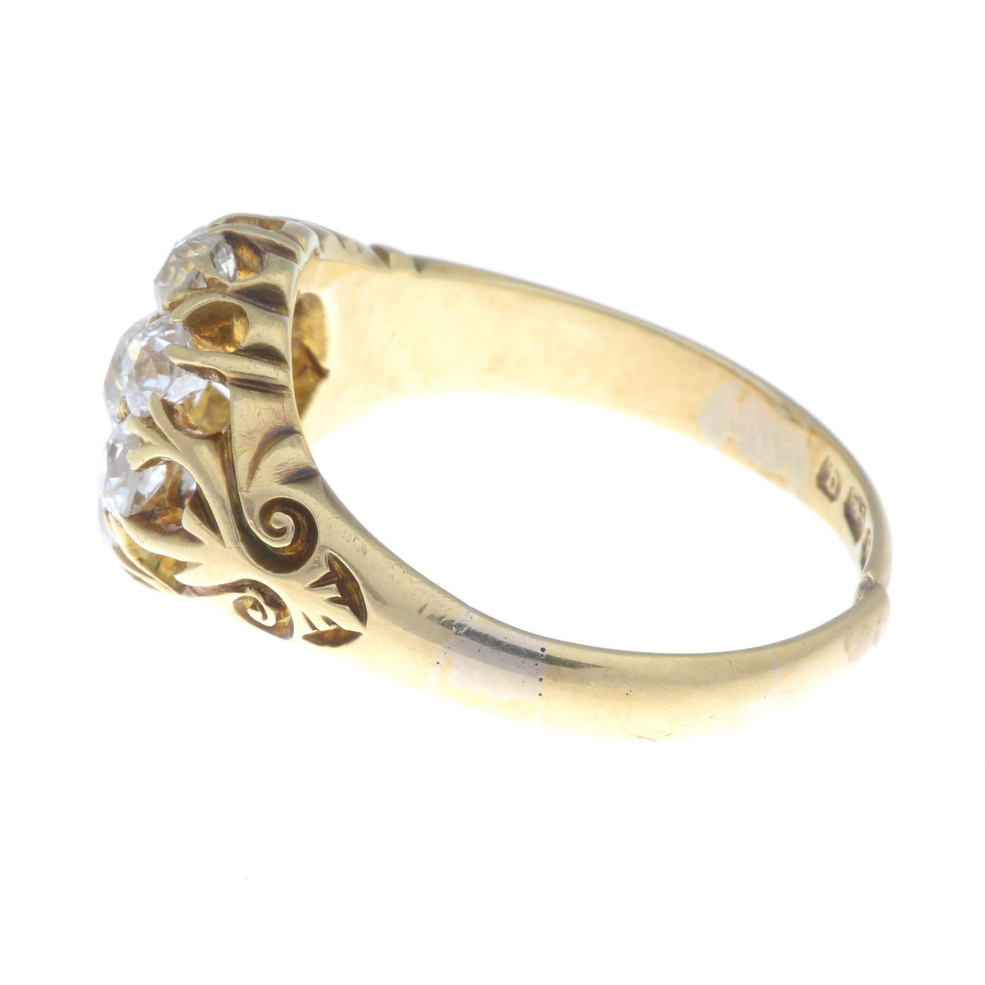 A late Victorian 18ct gold old-cut diamond cluster ring. - Bild 4 aus 5
