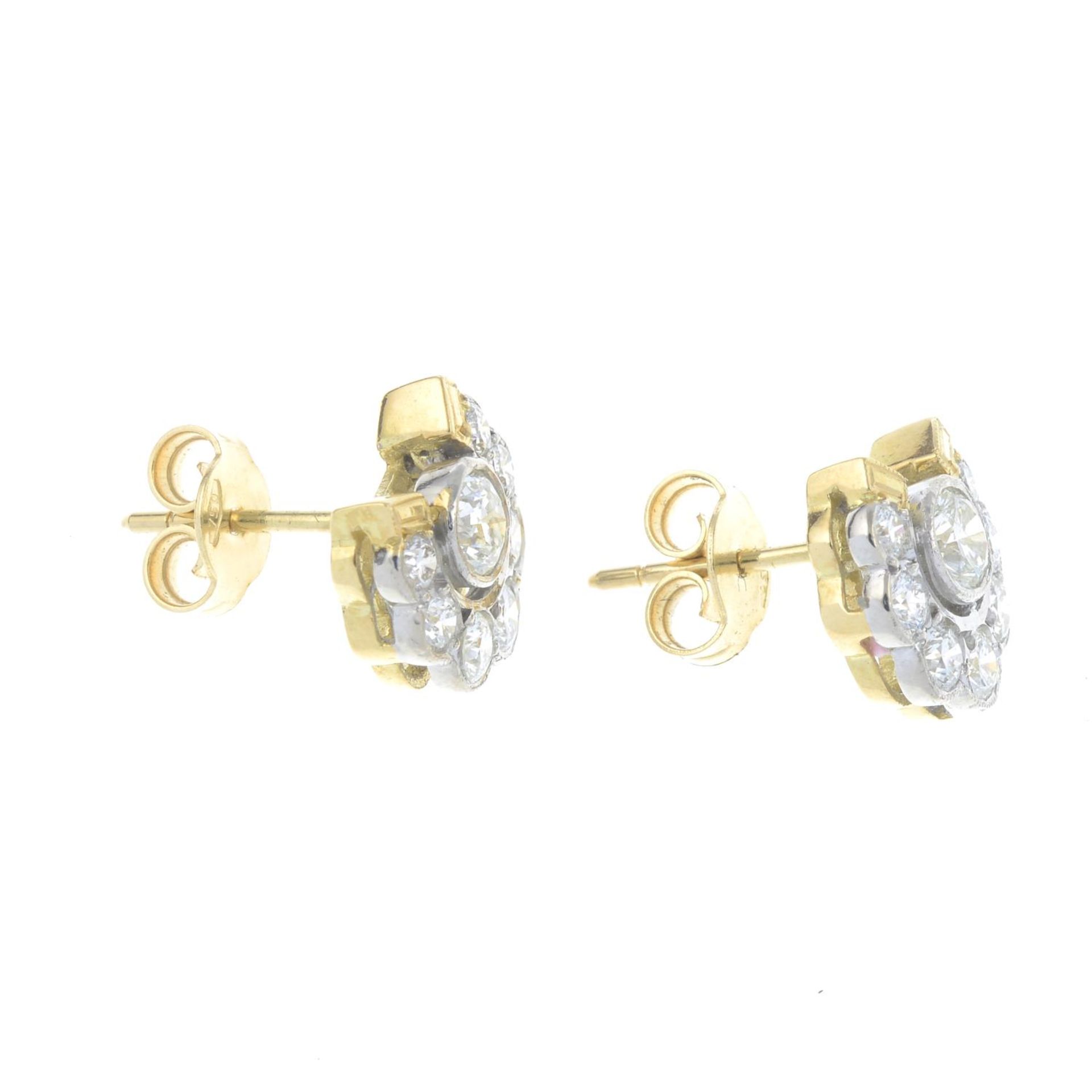 A pair of brilliant-cut diamond horseshoe earrings.Estimated total diamond weight 1.20cts, - Bild 3 aus 3