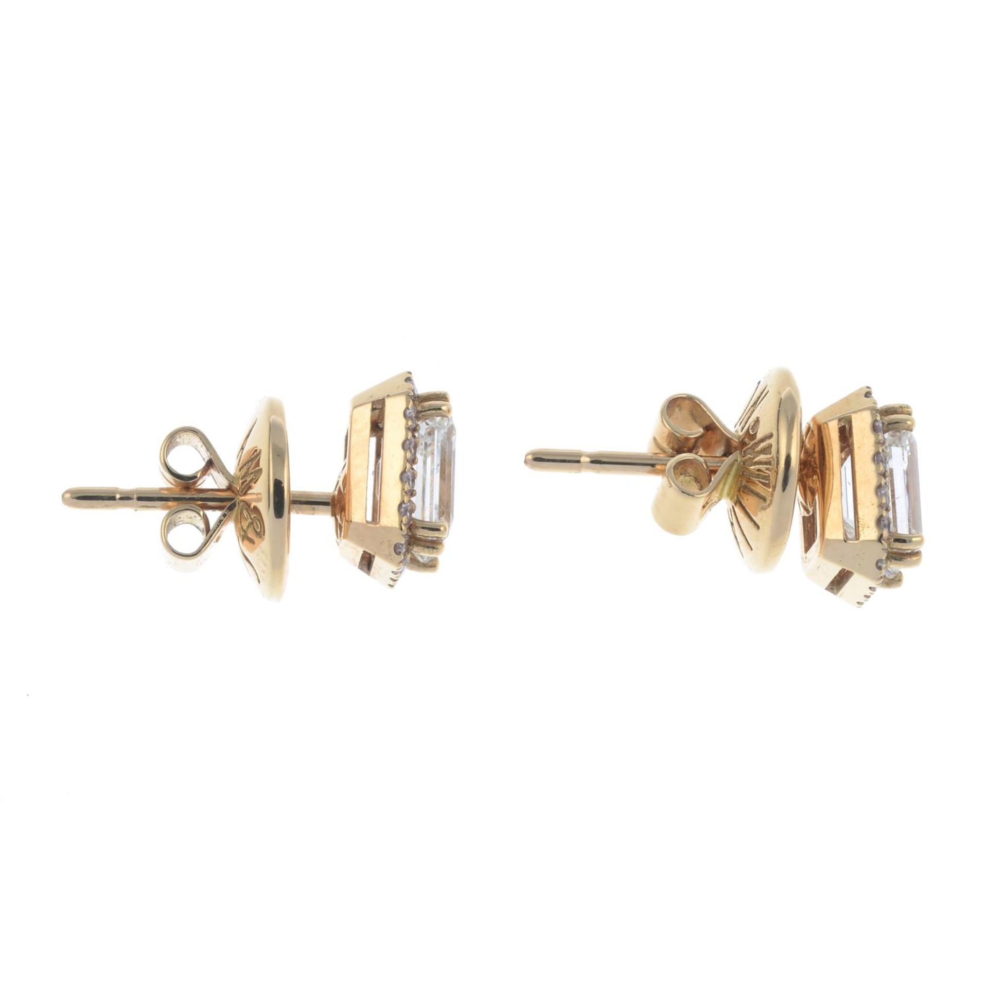 A pair of 18ct gold rectangular-shape diamond and brilliant-cut 'pink' diamond cluster earrings. - Bild 3 aus 3