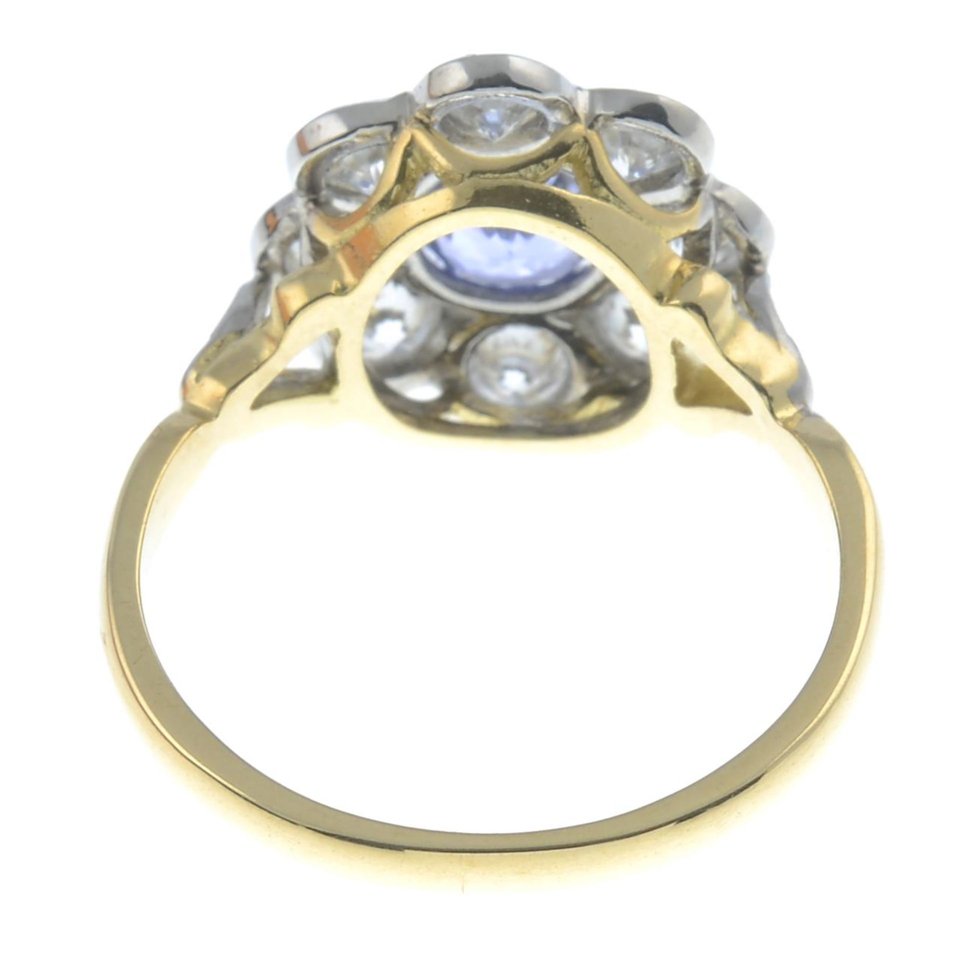 A sapphire and brilliant-cut diamond floral cluster ring. - Bild 5 aus 5