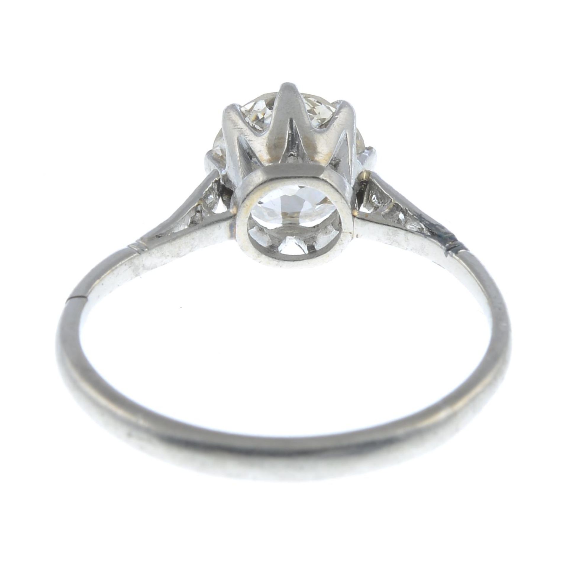 An old-cut diamond single-stone ring, with diamond shoulders. - Bild 5 aus 5