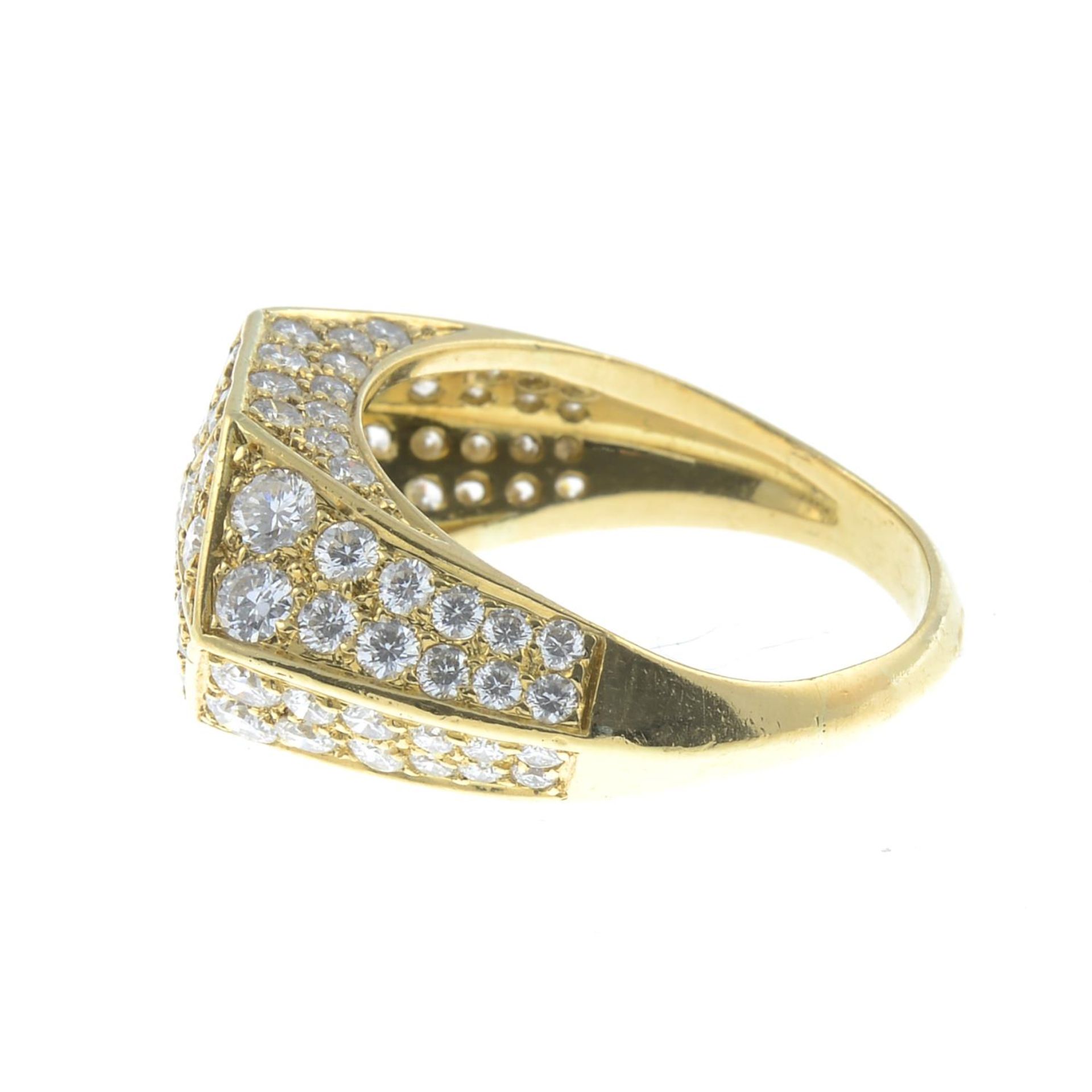 A pave-set diamond geometric dress ring. - Bild 4 aus 5