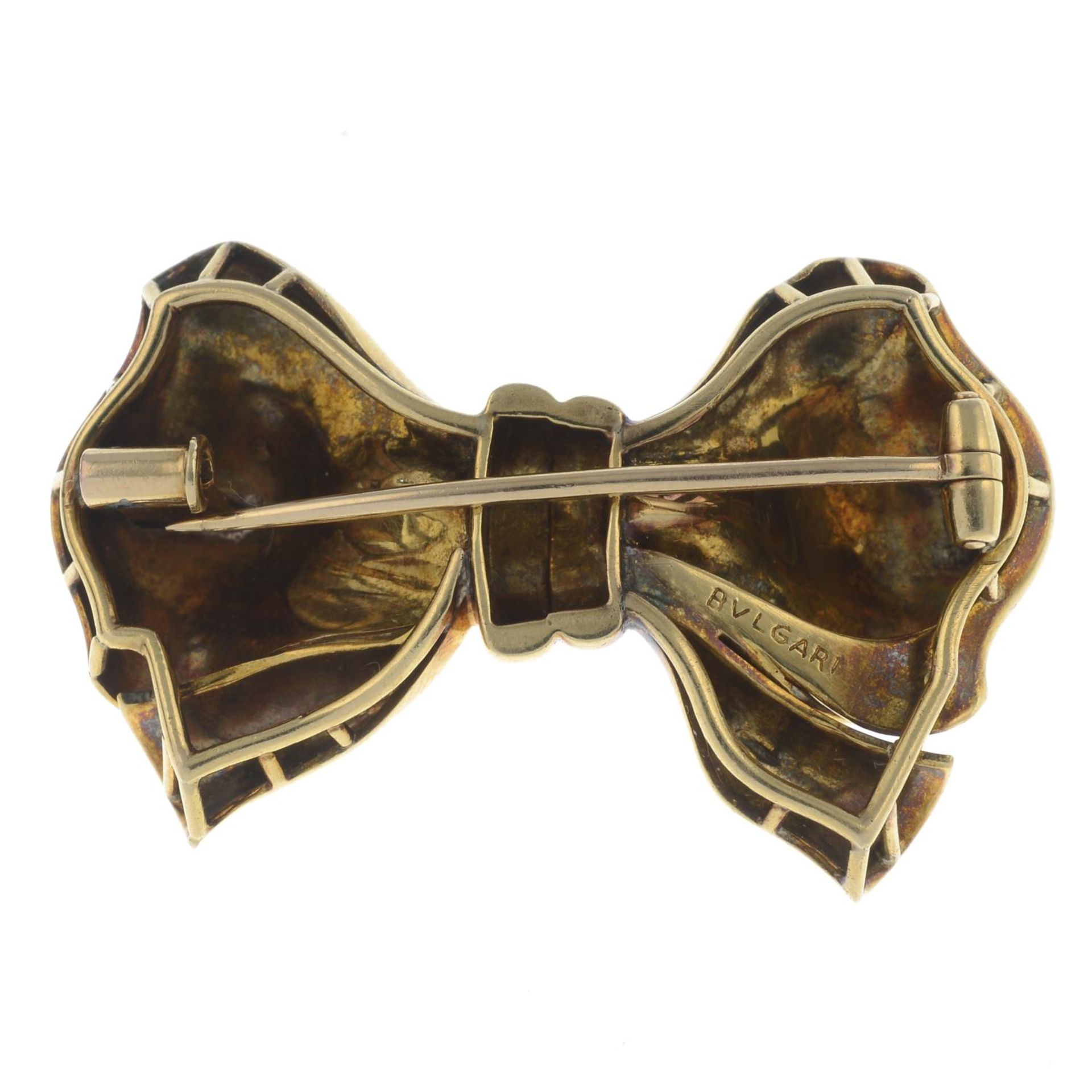 A mid 20th century gold bow brooch, by Bulgari. - Bild 4 aus 4