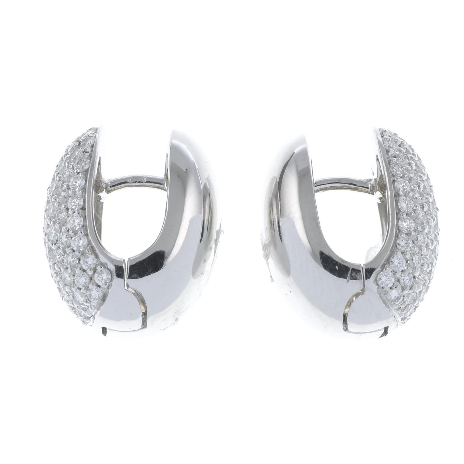 A pair of pave-set diamond hinged hoop earrings.Estimated total diamond weight 1.50cts, - Bild 3 aus 3