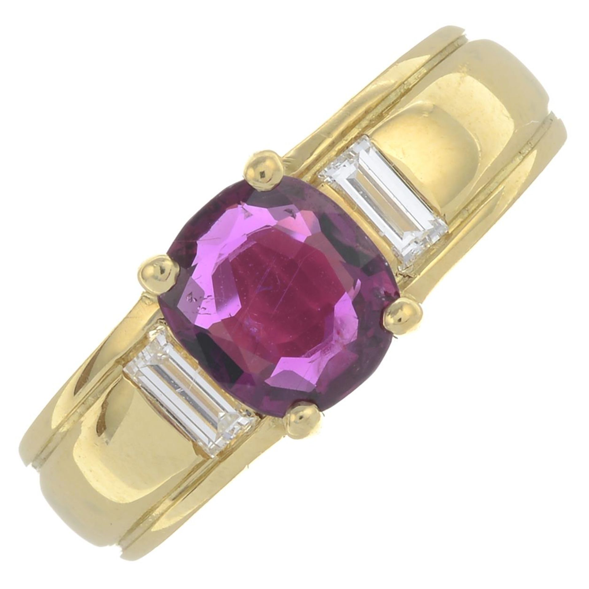 An 18ct gold Thai ruby single-stone ring, with baguette-cut diamond sides. - Bild 2 aus 5