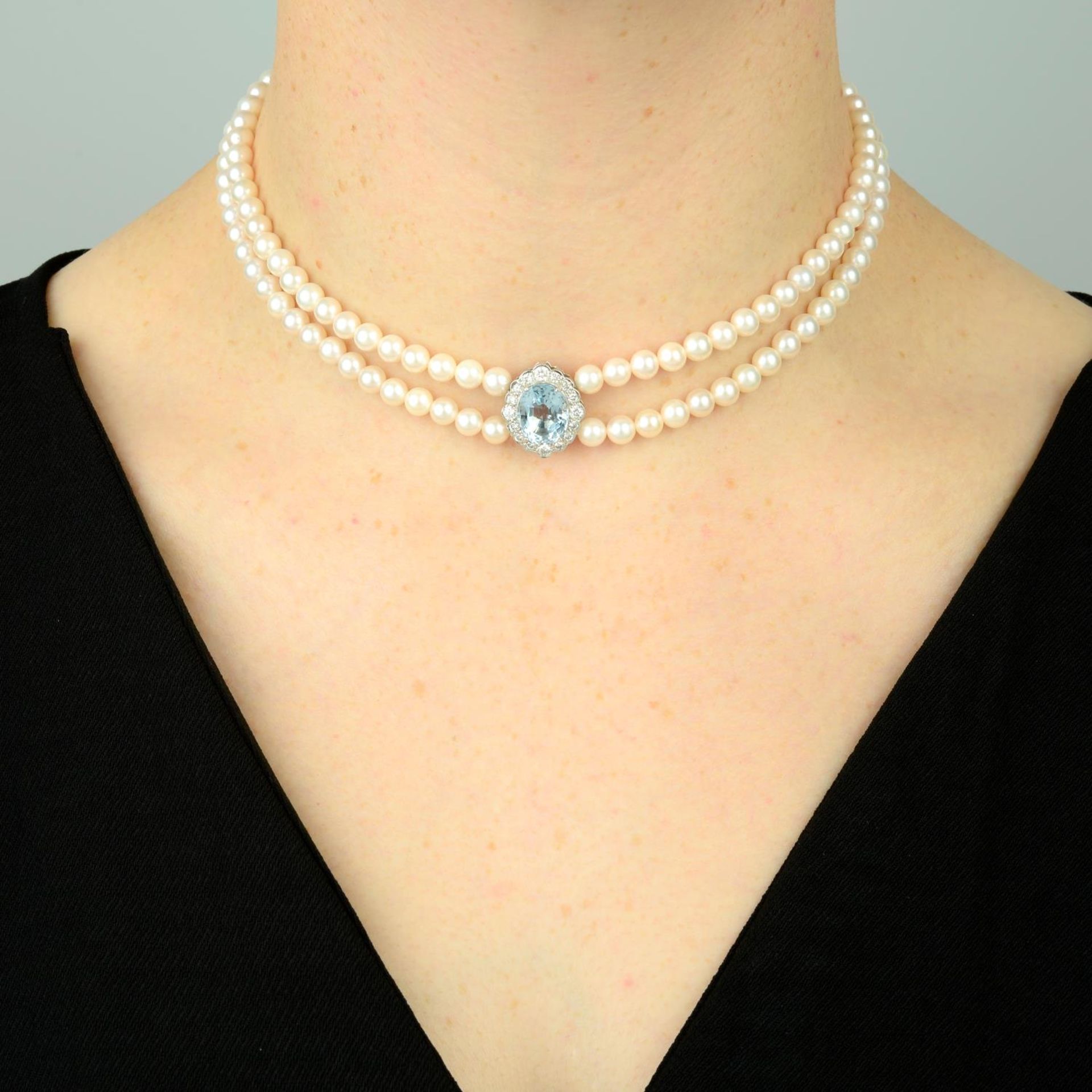 An 18ct gold aquamarine and brilliant-cut diamond highlight cultured pearl choker.Aquamarine - Bild 3 aus 6