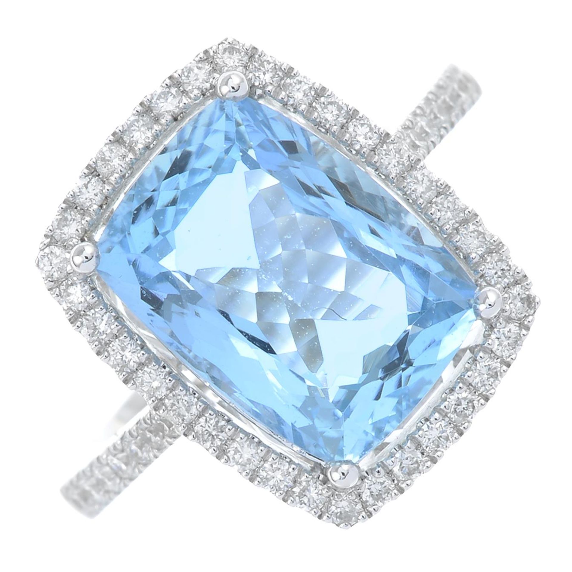 An 18ct gold aquamarine and brilliant-cut diamond dress ring.Aquamarine weight 3.90cts.Total - Bild 2 aus 5