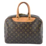 LOUIS VUITTON - a Monogram Deauville handbag.