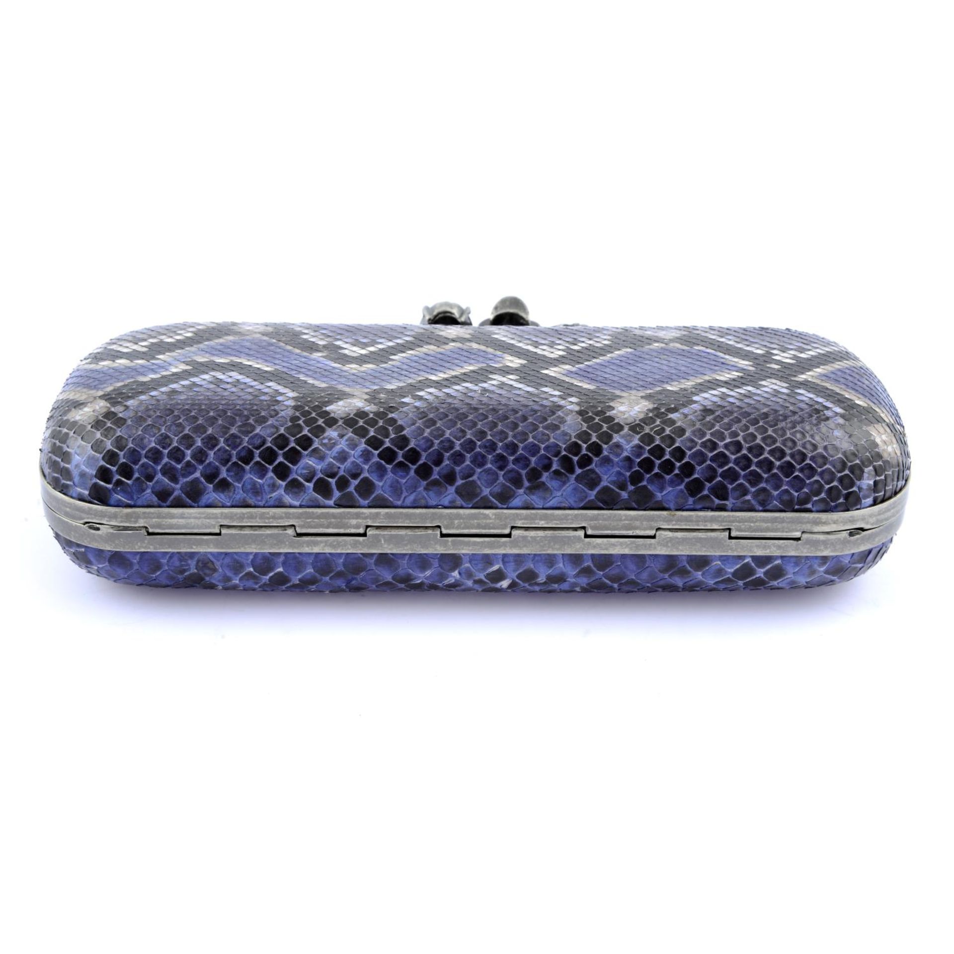 ALEXANDER MCQUEEN - a python Knuckle Box clutch. - Bild 4 aus 5