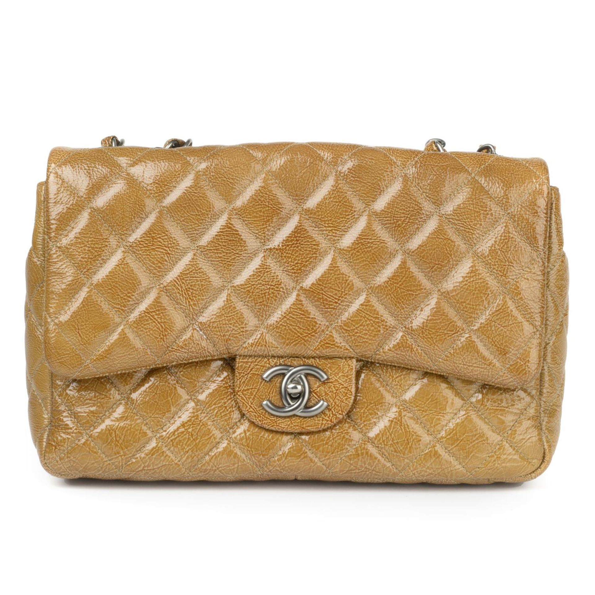 CHANEL - a crinkled patent leather Single Flap handbag.