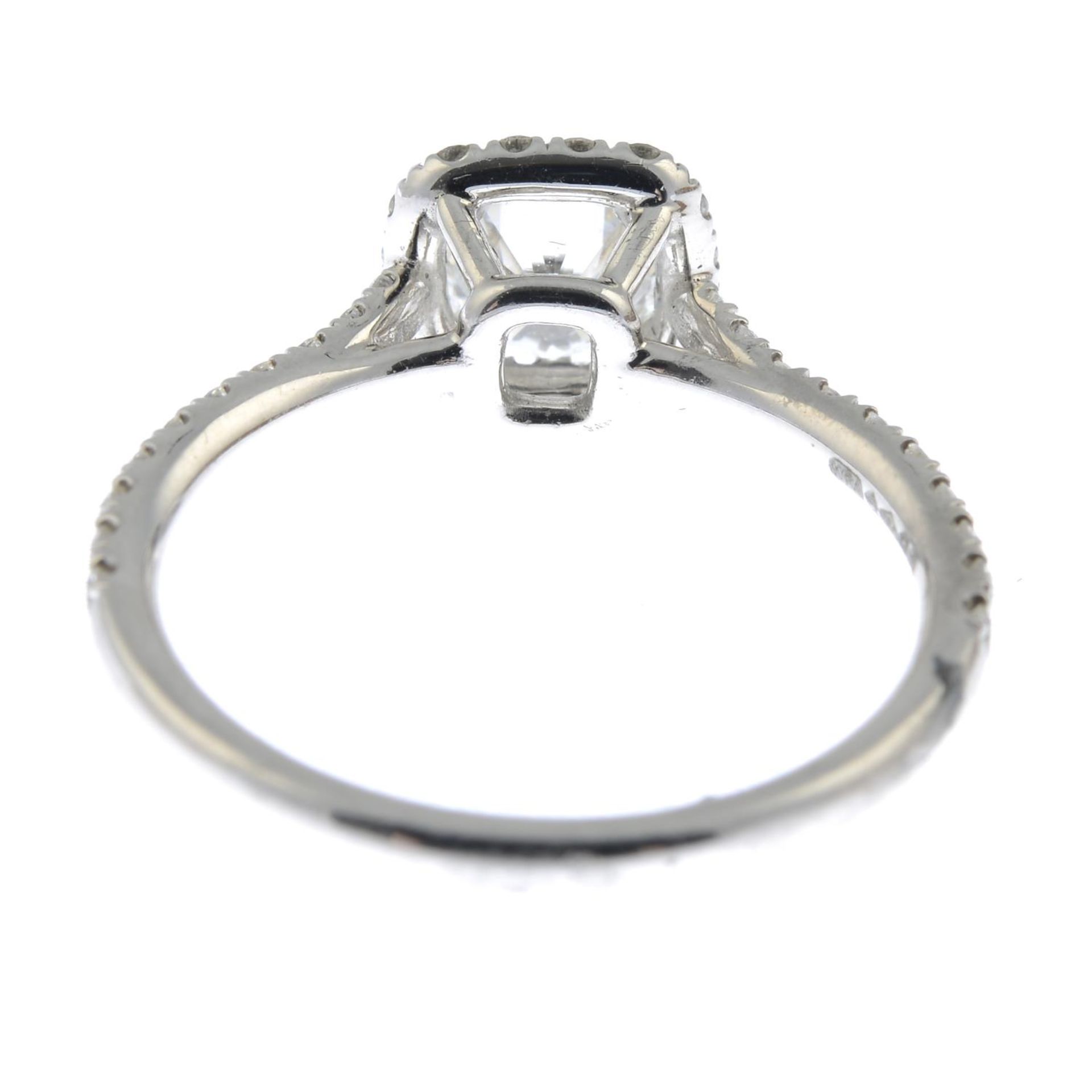 A platinum brilliant-cut diamond ring, - Bild 3 aus 3