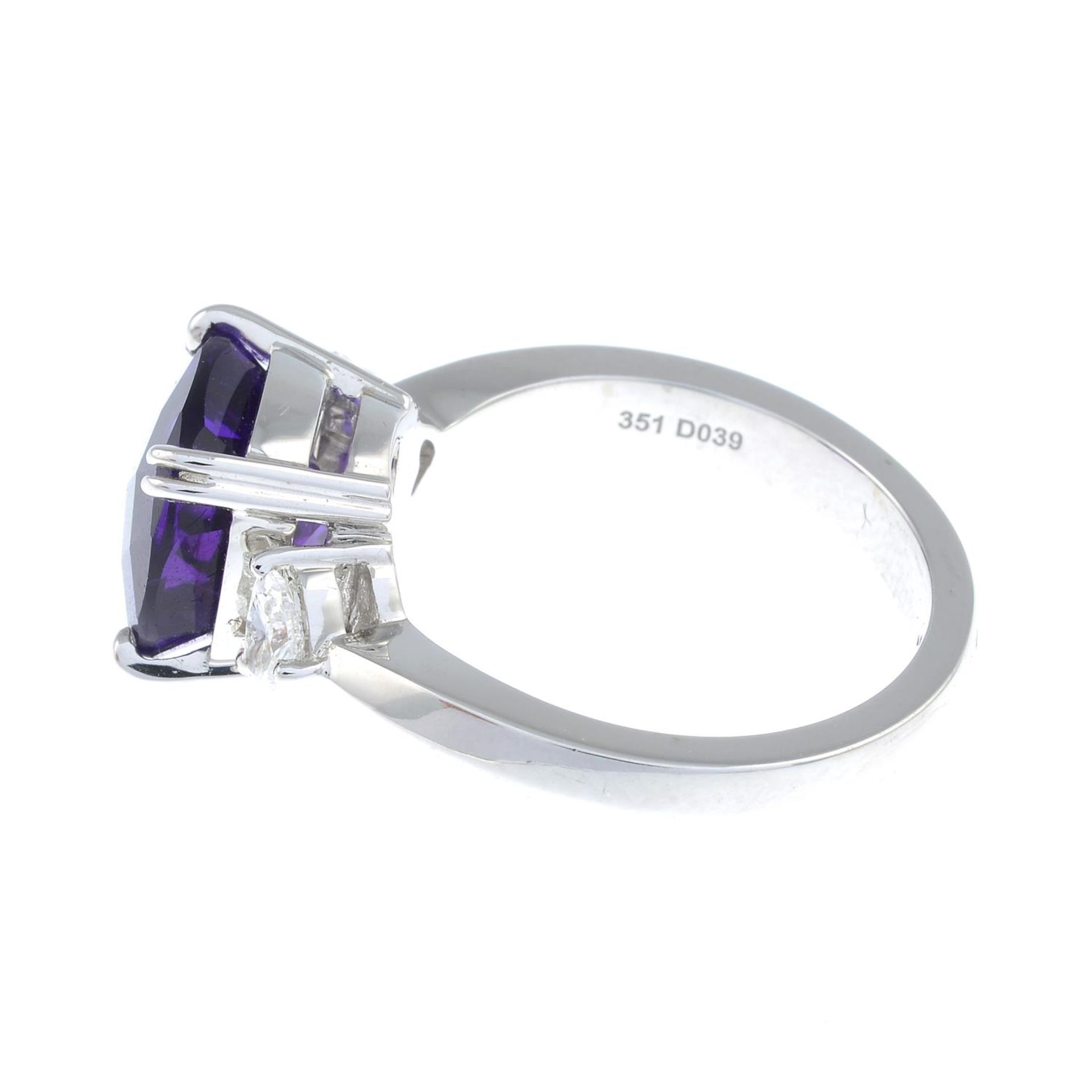 An amethyst ring, - Image 3 of 3