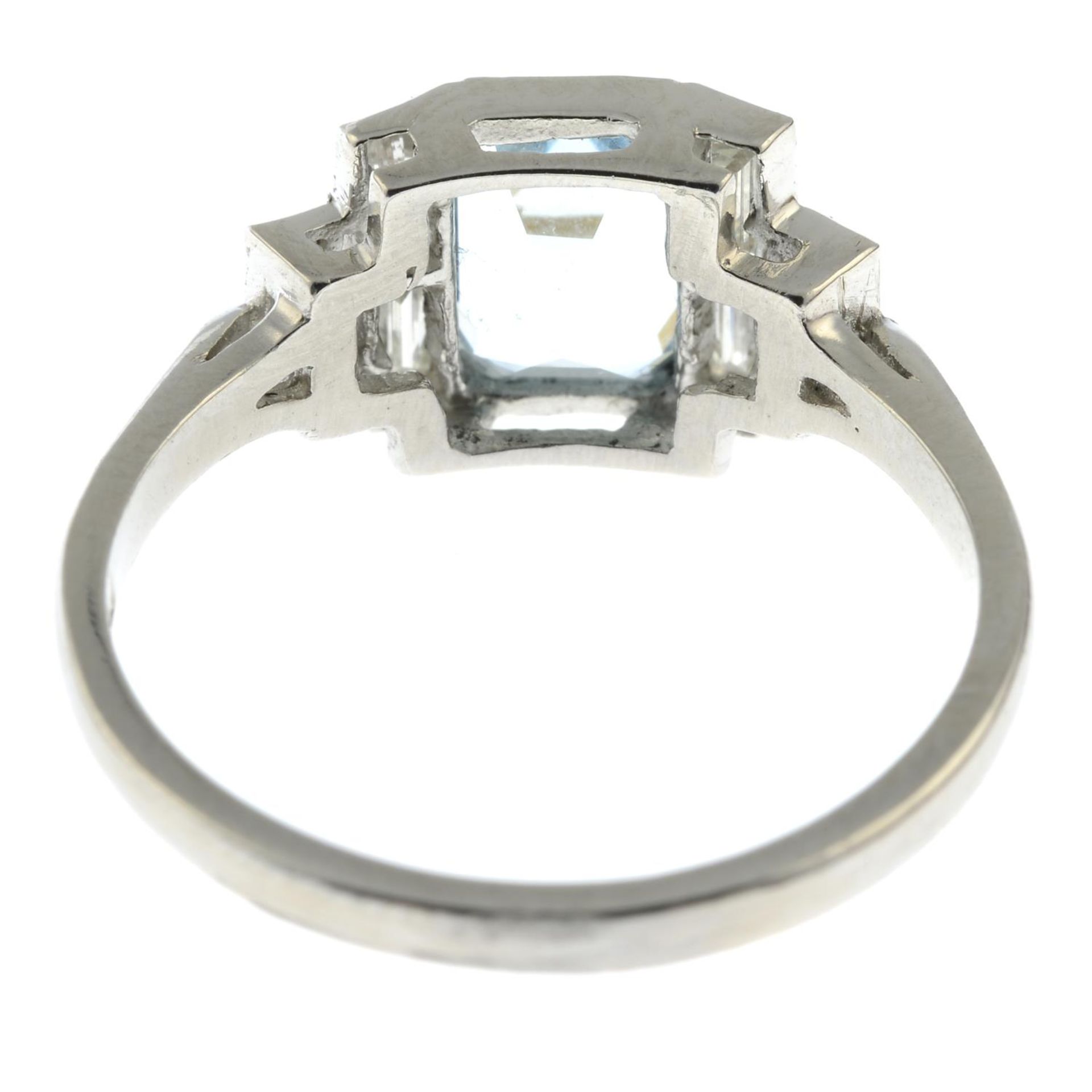An aquamarine and diamond ring.Aquamarine weight 1.25cts. - Bild 3 aus 3
