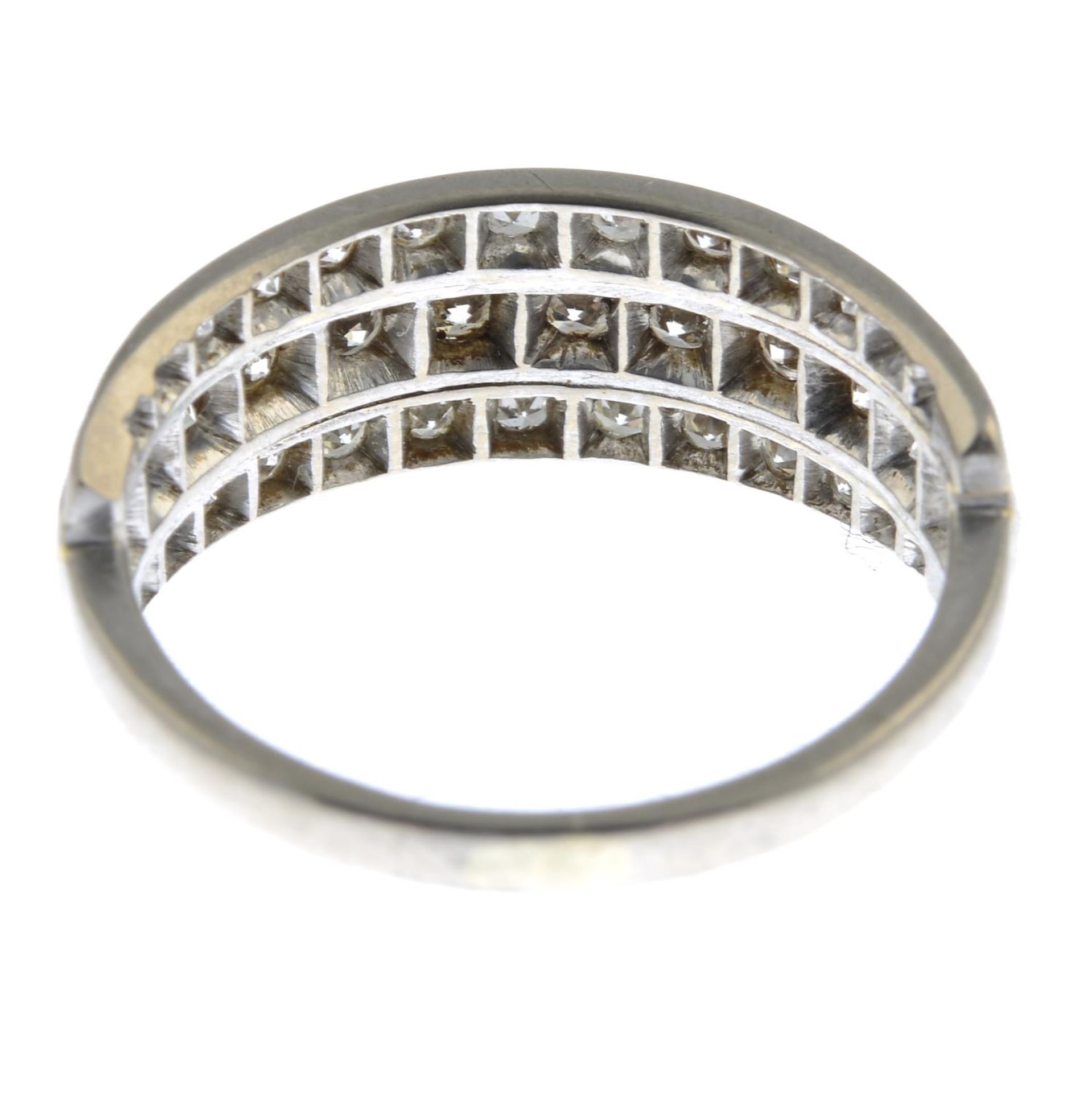 A mid 20th century brilliant-cut diamond ring,Estimated total diamond weight 0.65ct.Ring size N. - Bild 3 aus 3