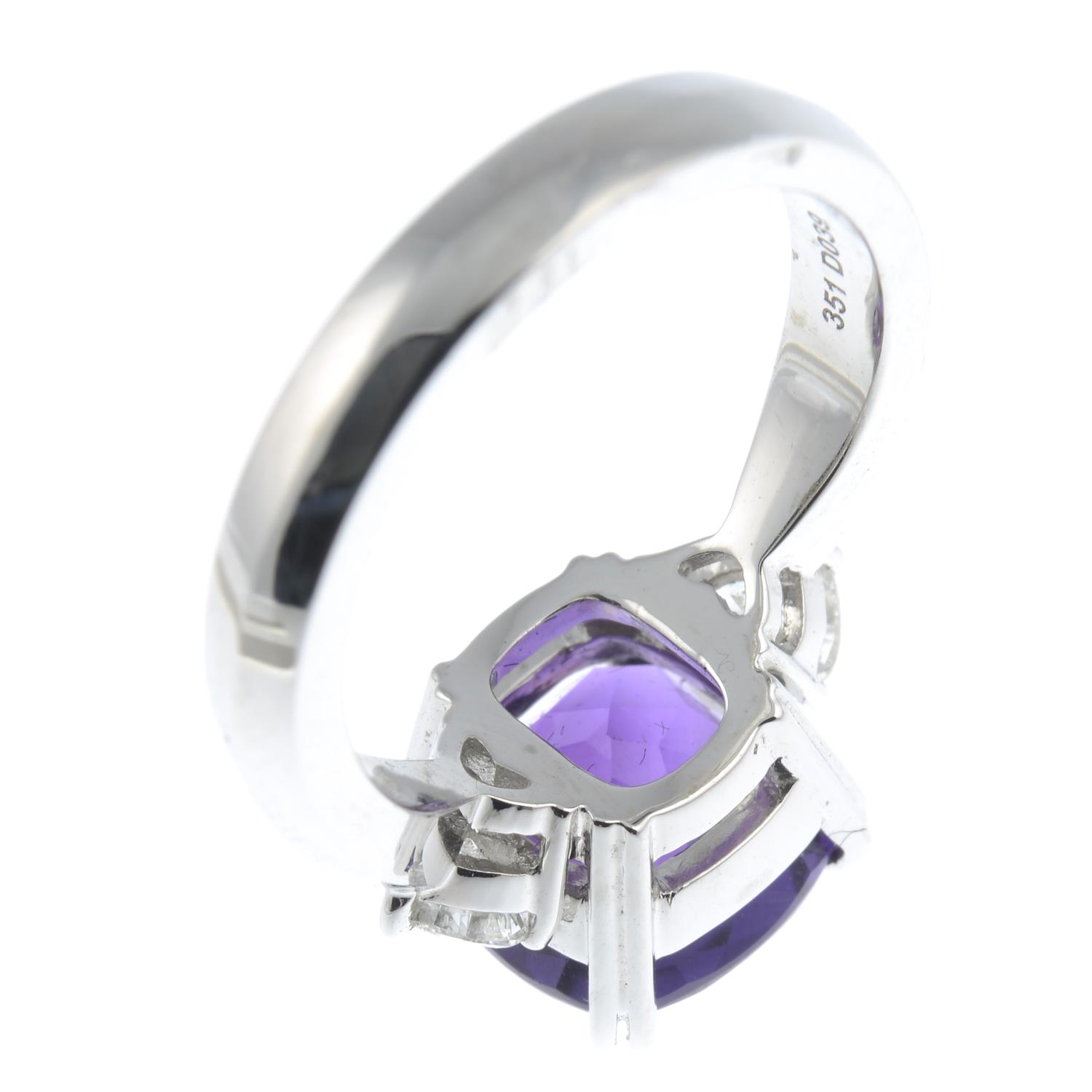 An amethyst ring, - Image 2 of 3