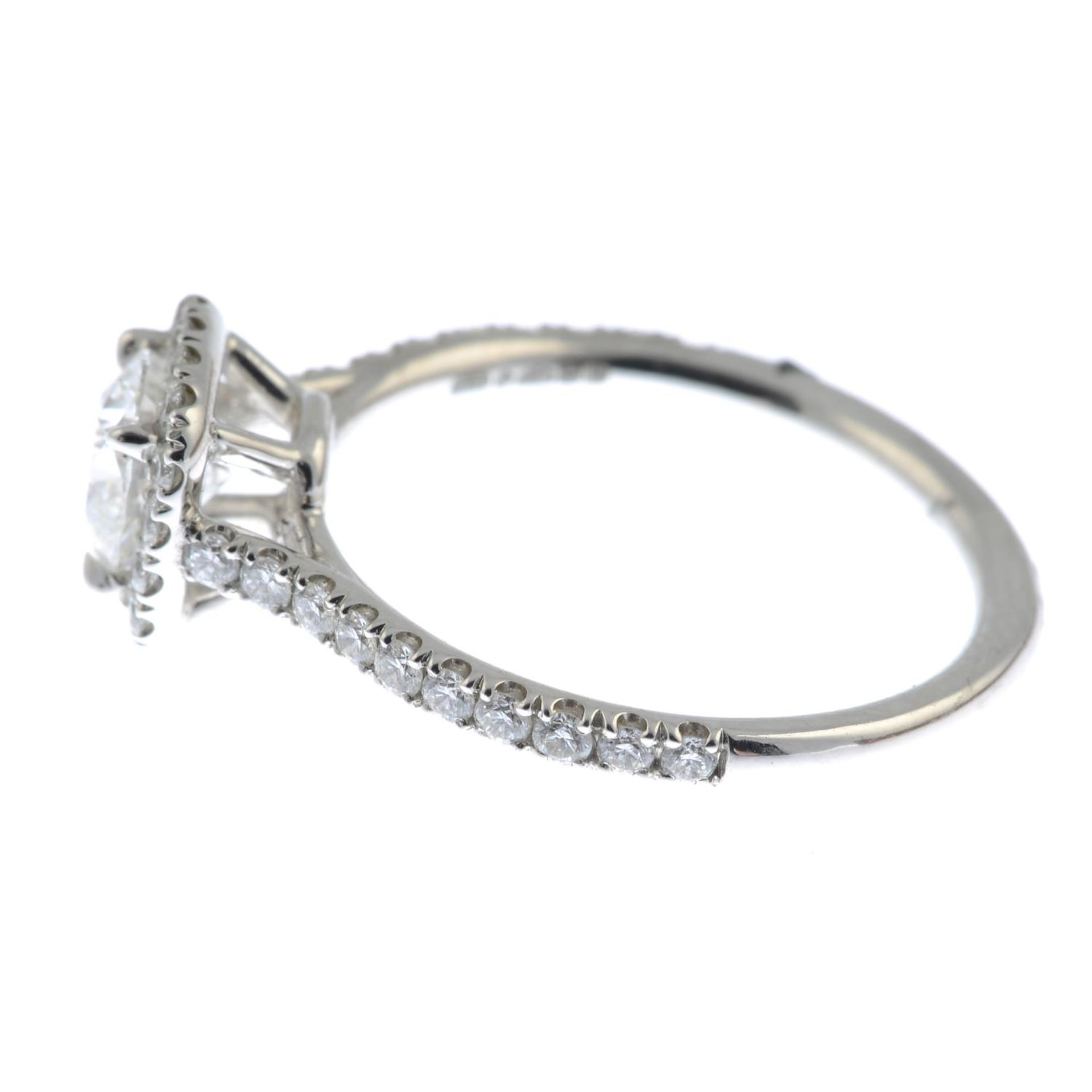 A platinum brilliant-cut diamond ring, - Bild 2 aus 3