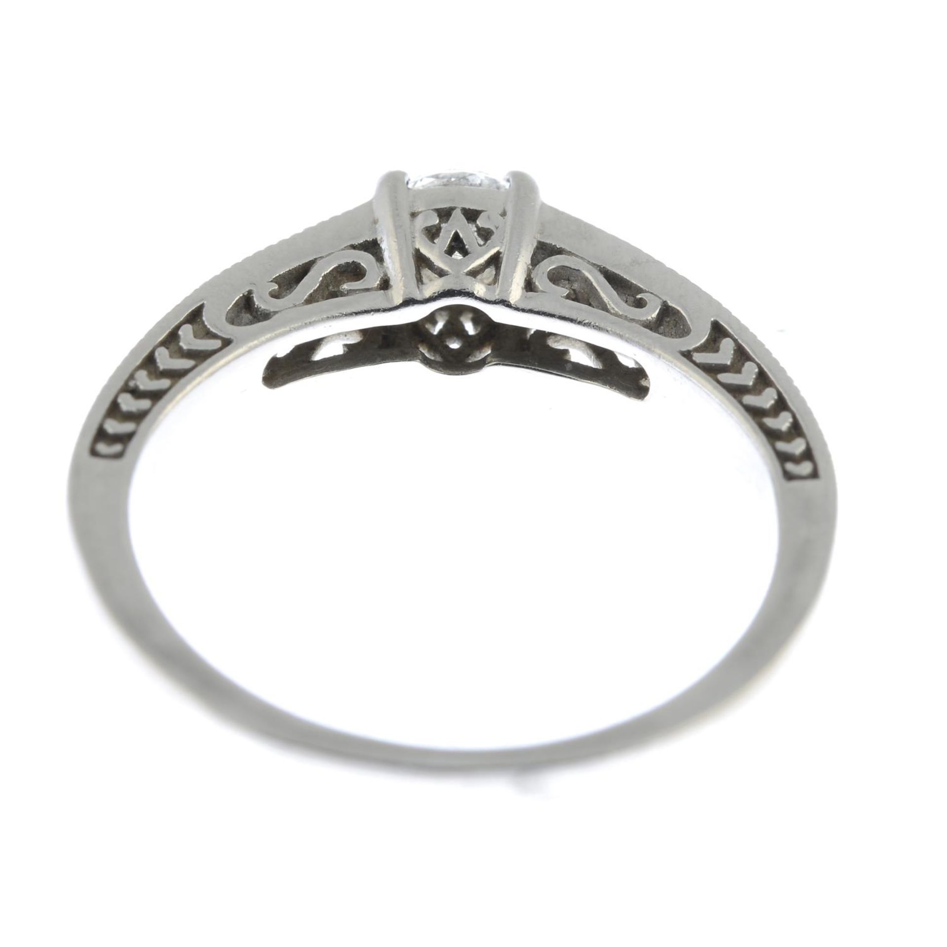 A brilliant-cut diamond dress ring.Estimated total diamond weight 0.50ct, - Bild 3 aus 3