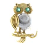 A geode owl brooch, with green paste eyes detail.Stamped 750.Length 4.5cms.