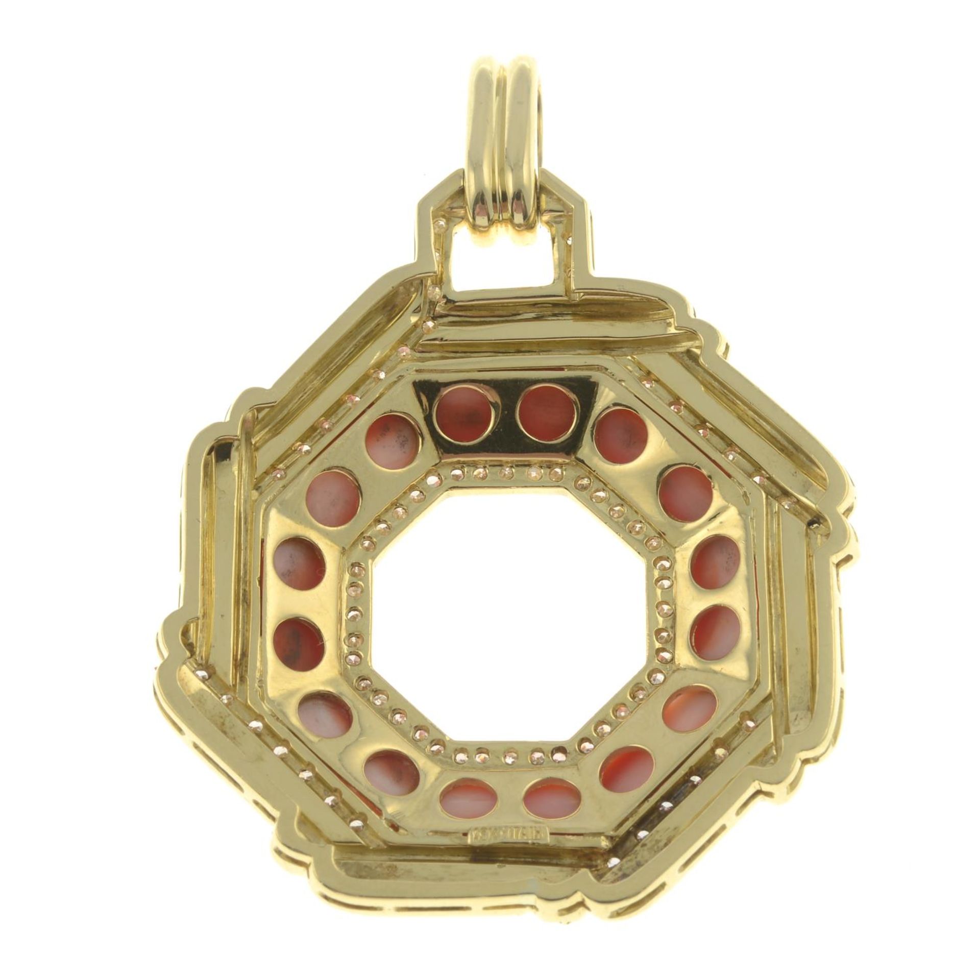 A coral and diamond pendant. - Bild 3 aus 4