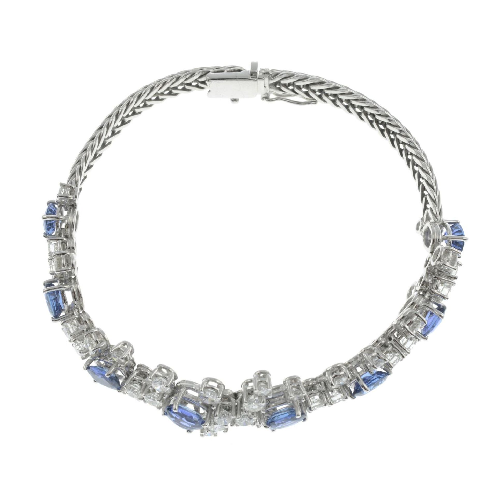 A sapphire and brilliant-cut diamond bracelet.Estimated total diamond weight 4cts, - Bild 3 aus 4