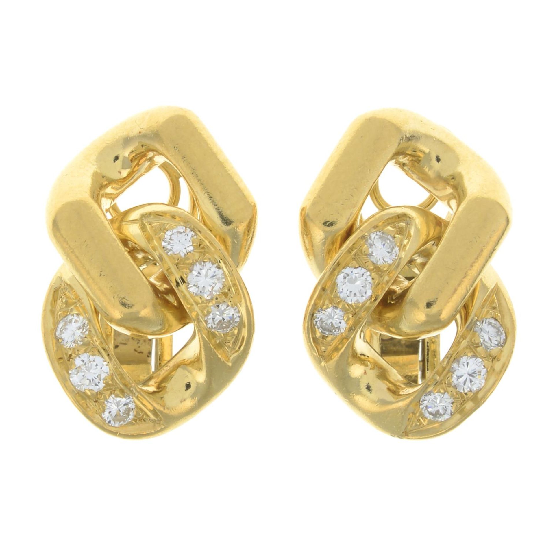 A pair of brilliant-cut diamond link earrings.Estimated total diamond weight 0.30ct, - Bild 2 aus 3