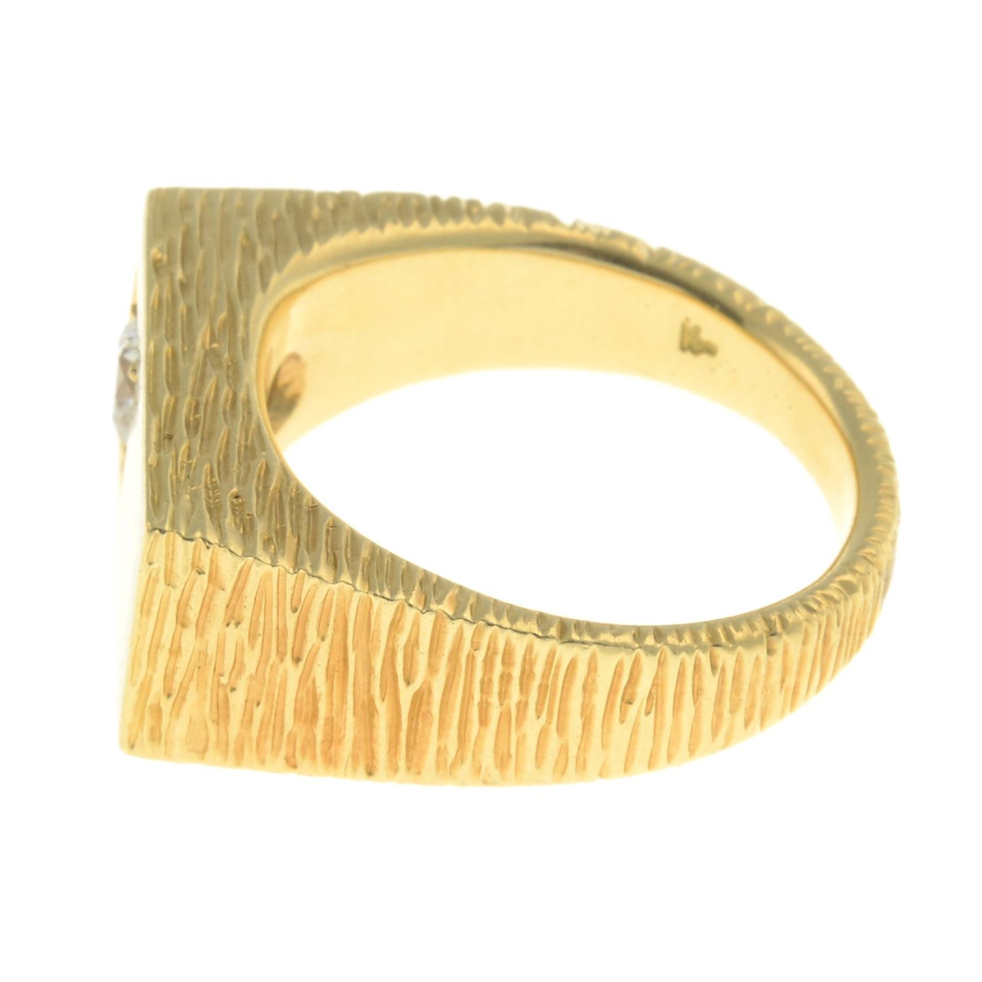 A 1960s 18ct gold brilliant-cut diamond textured signet ring, - Bild 6 aus 6