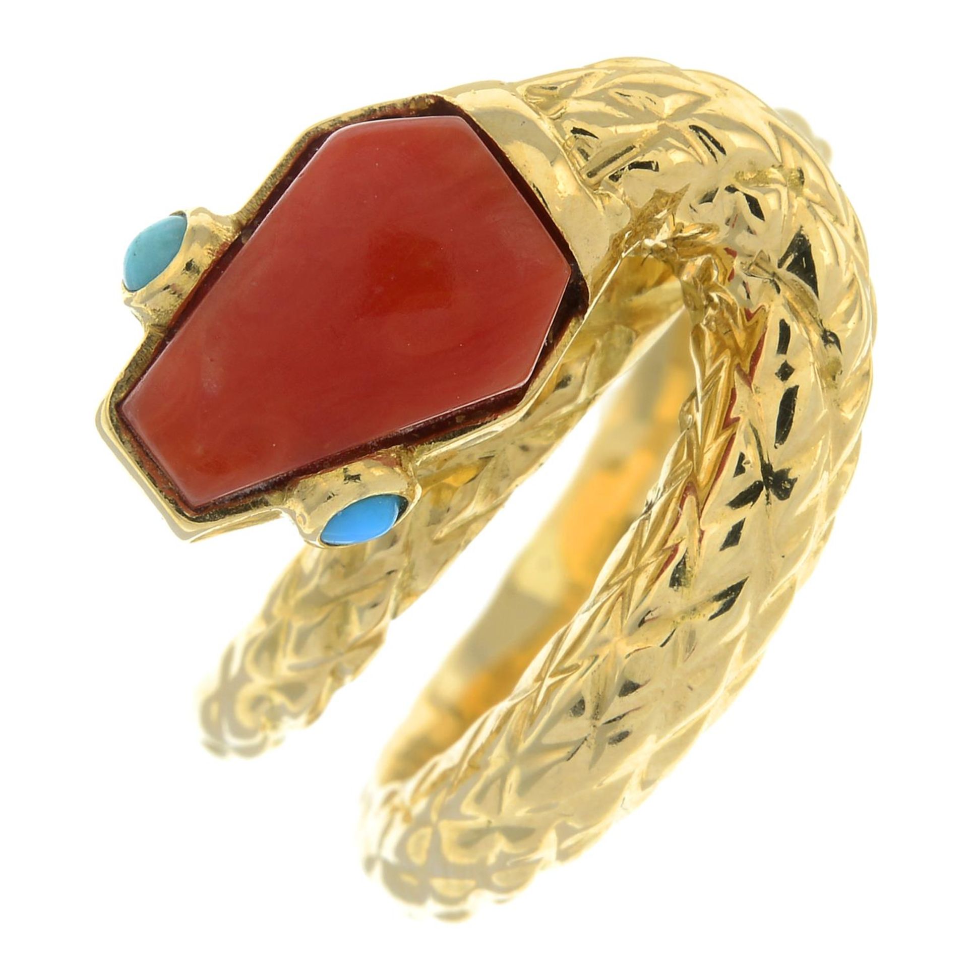 A mid 20th century coral and turquoise snake ring, by Cartier.Stamped 750. - Bild 2 aus 6