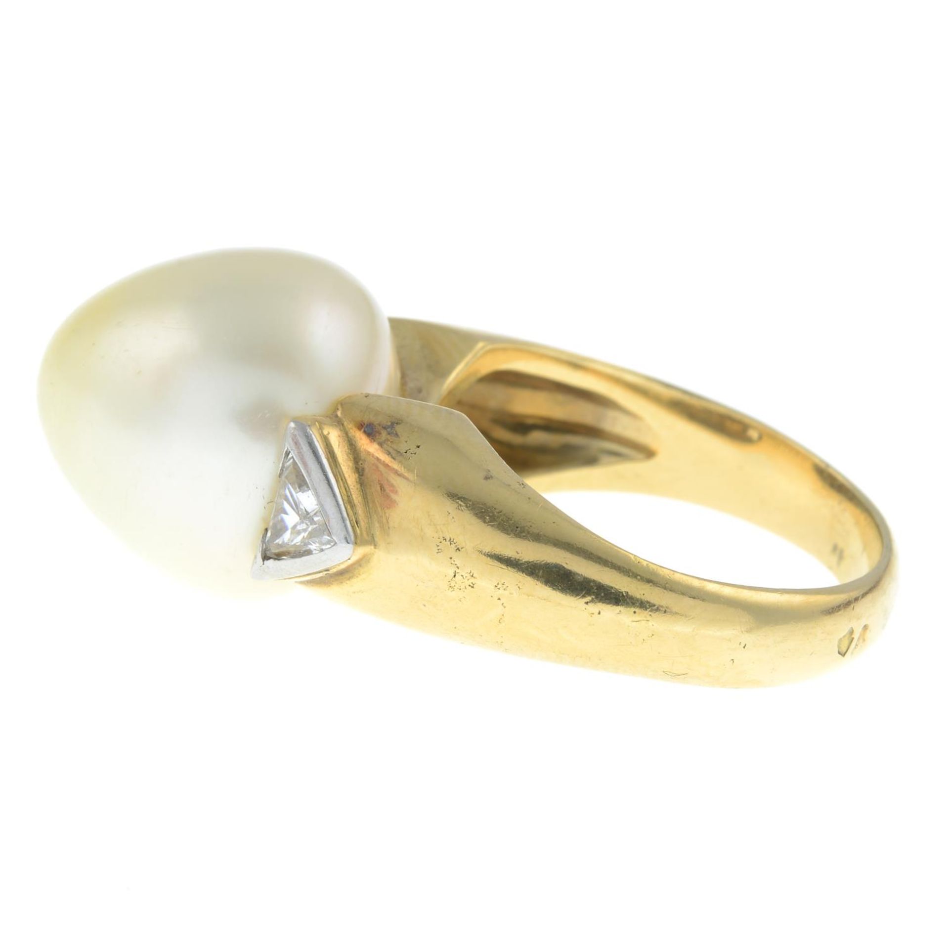 A cultured pearl and diamond dress ring, by Christine Escher. - Bild 3 aus 6