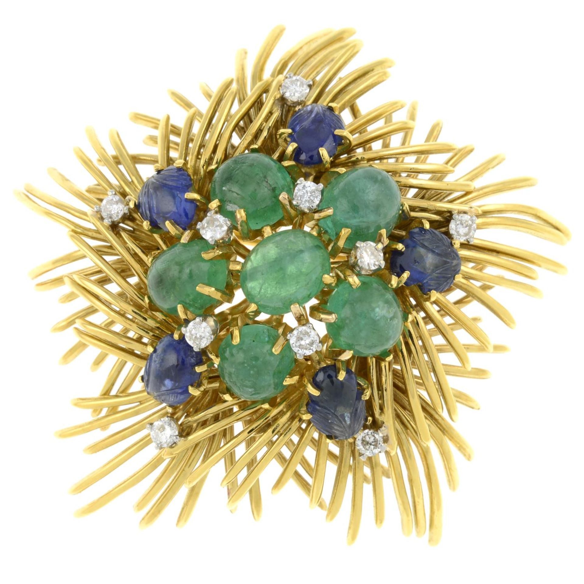 A mid 20th century emerald, sapphire and diamond brooch, by Cartier. - Bild 2 aus 4