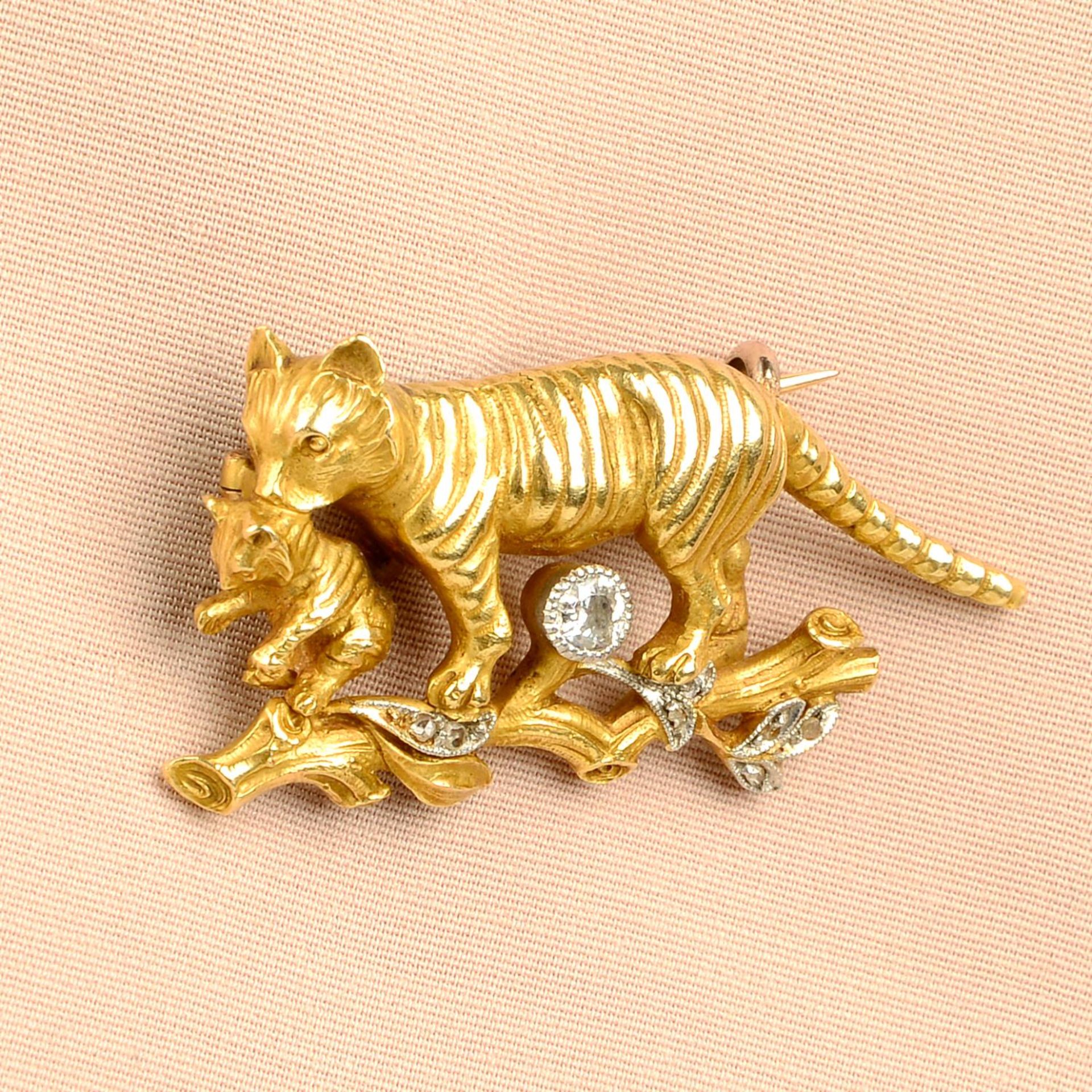 A mid 20th century 18ct gold tiger and kitten brooch,