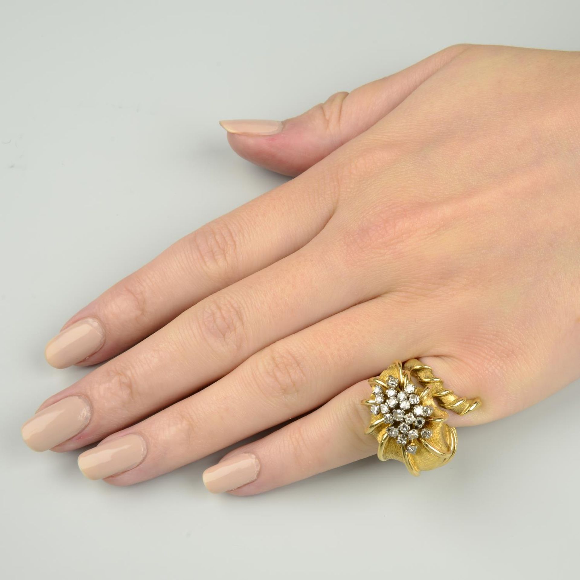 A diamond seashell cocktail ring, by Ilias Lalaounis. - Bild 4 aus 6