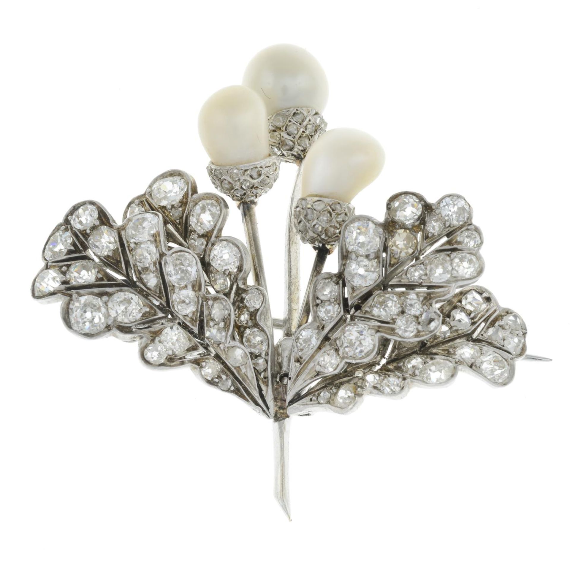 An early 20th century pearl acorn and diamond oak leaf double clip brooch. - Bild 2 aus 6