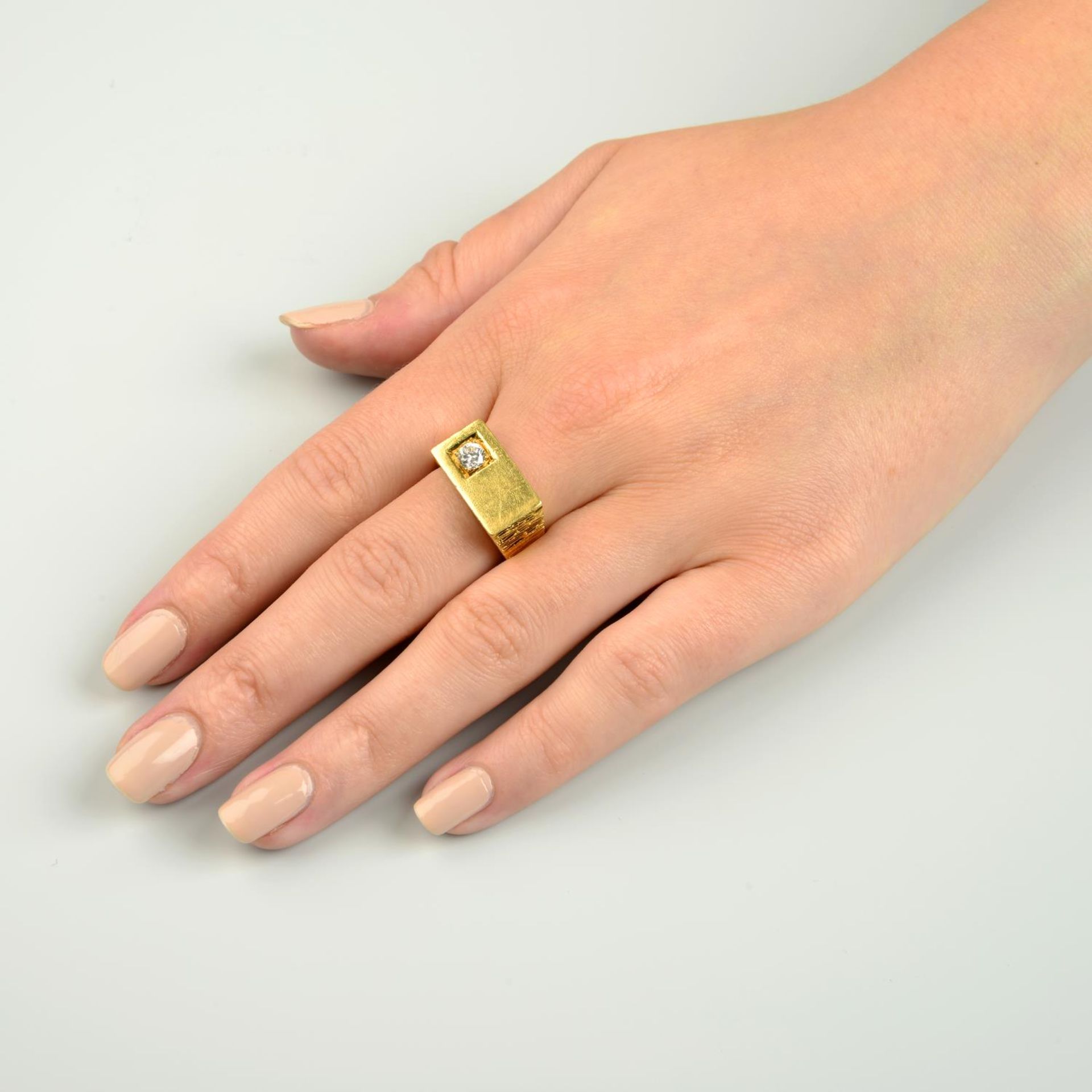 A 1960s 18ct gold brilliant-cut diamond textured signet ring, - Bild 4 aus 6